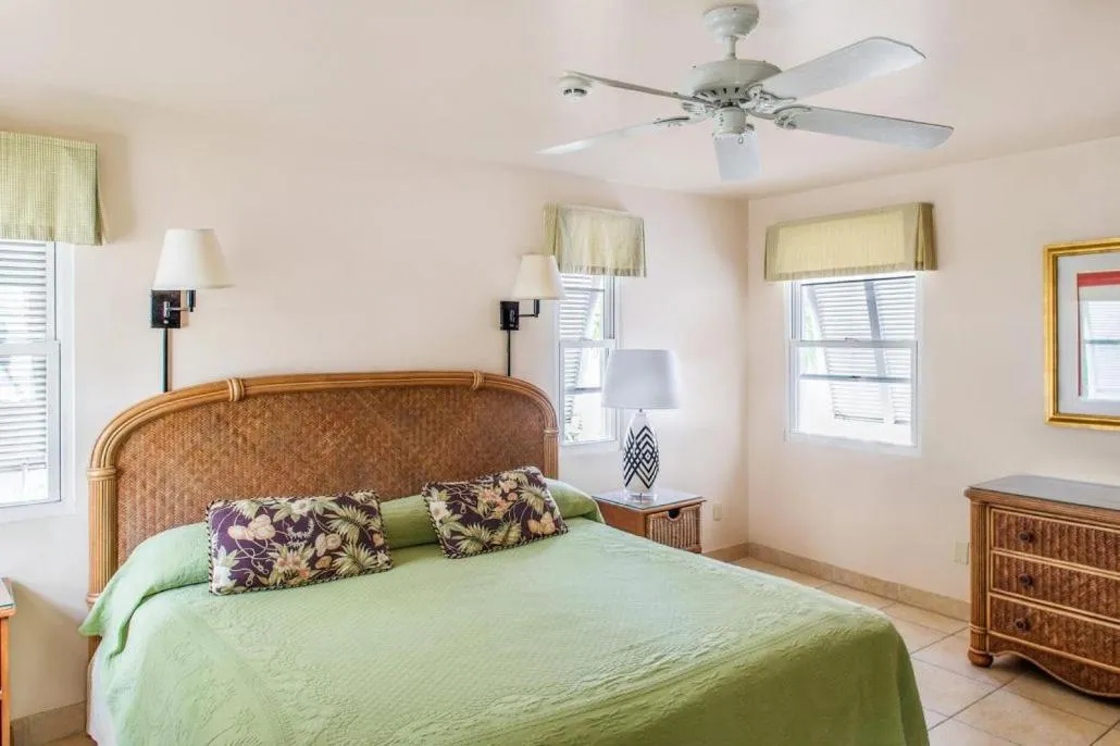 Bedroom, Bed in Coral Gardens on Grace Bay