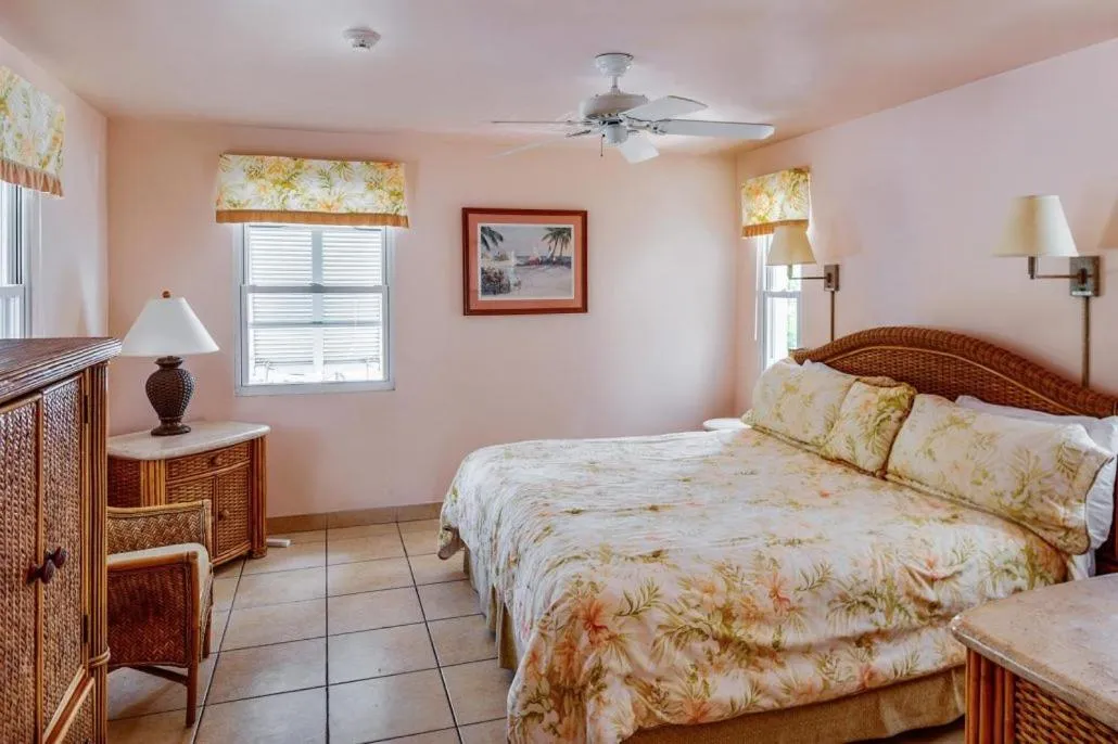 Bedroom, Bed in Coral Gardens on Grace Bay