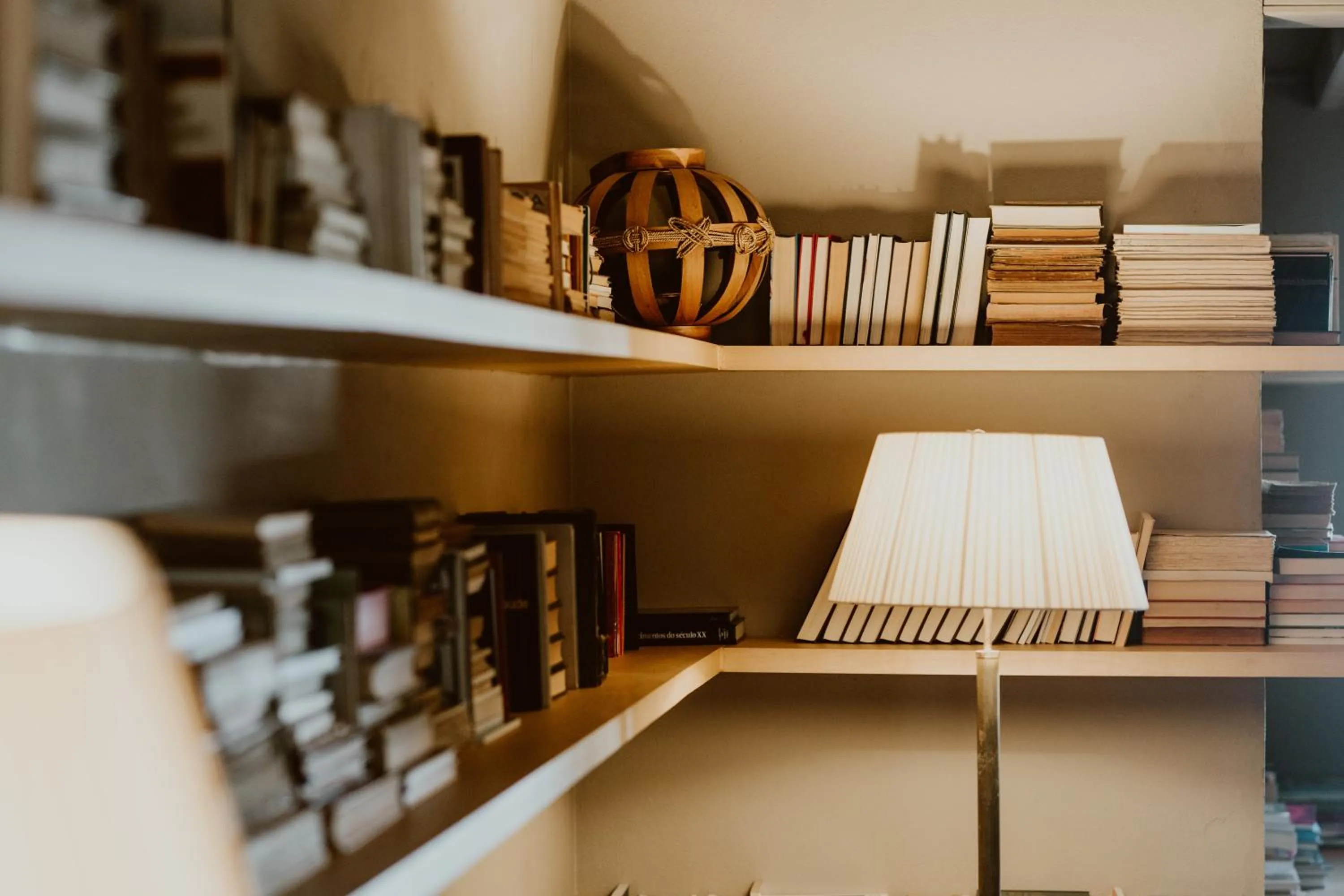 Library in Hotel da Oliveira