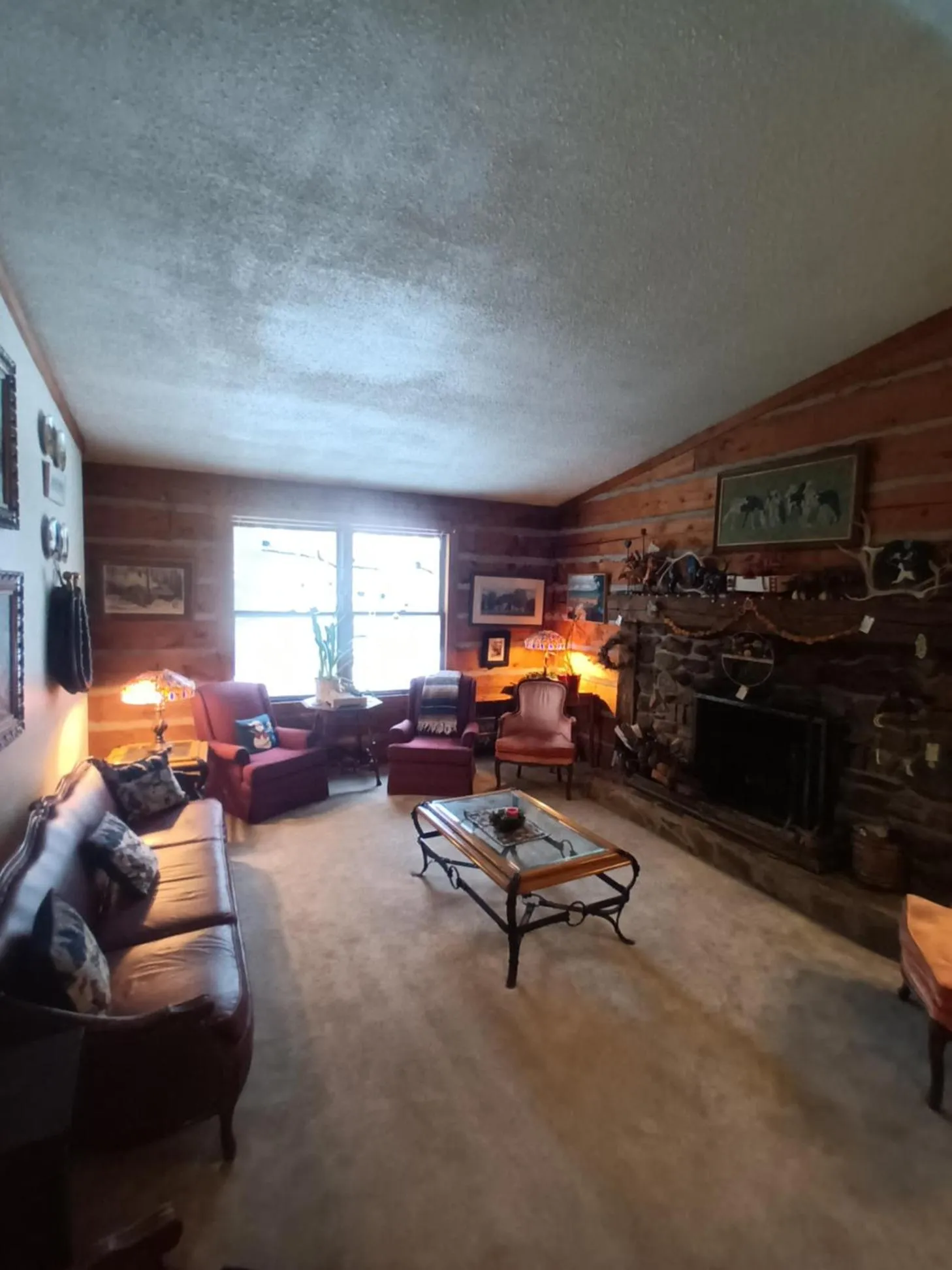 Communal lounge/ TV room in Pretty River Valley Country Inn