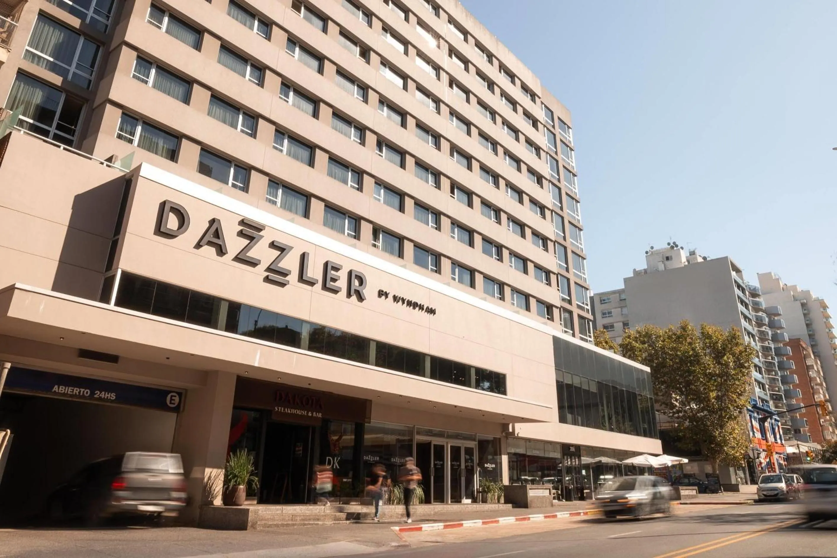 Property building in Dazzler by Wyndham Montevideo