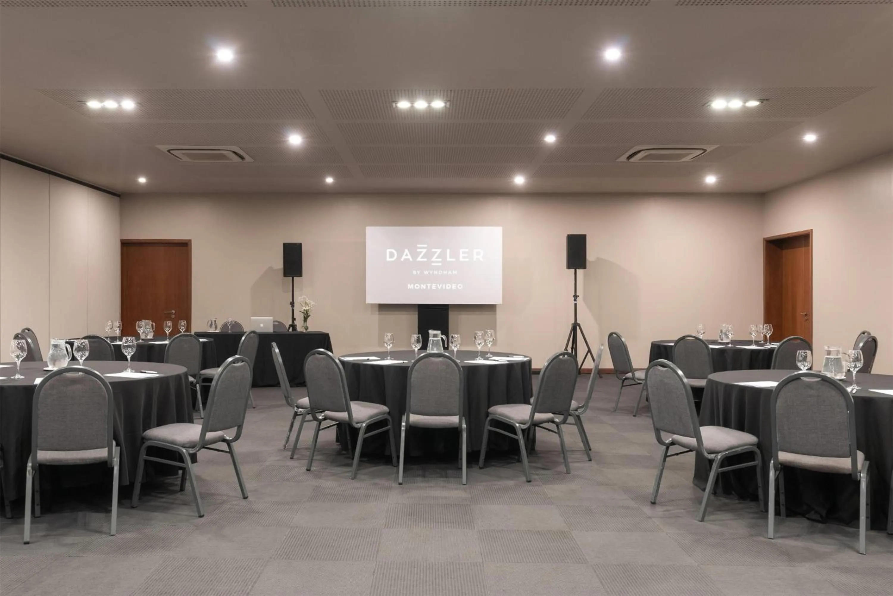 Meeting/conference room in Dazzler by Wyndham Montevideo