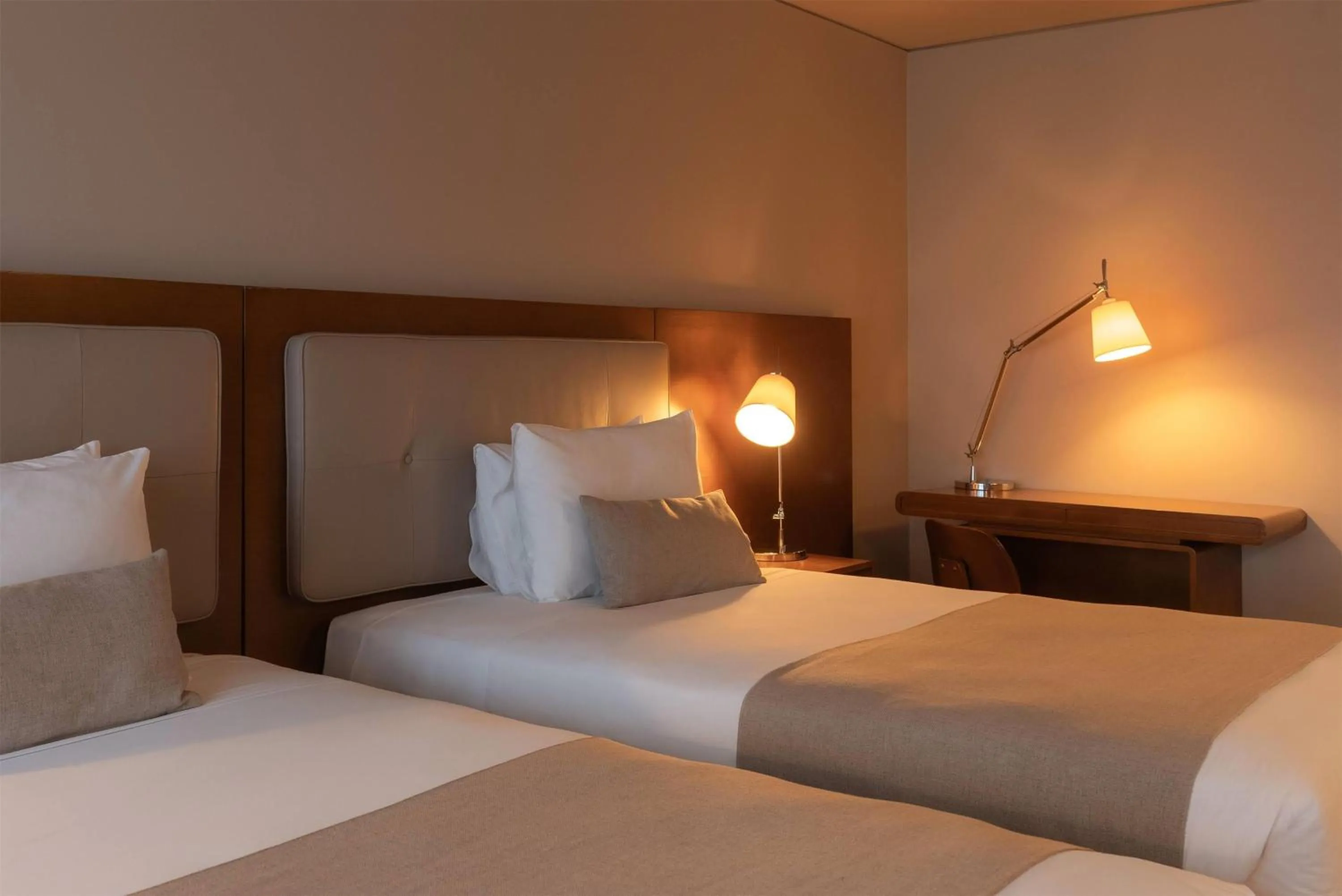 Photo of the whole room, Bed in Dazzler by Wyndham Montevideo