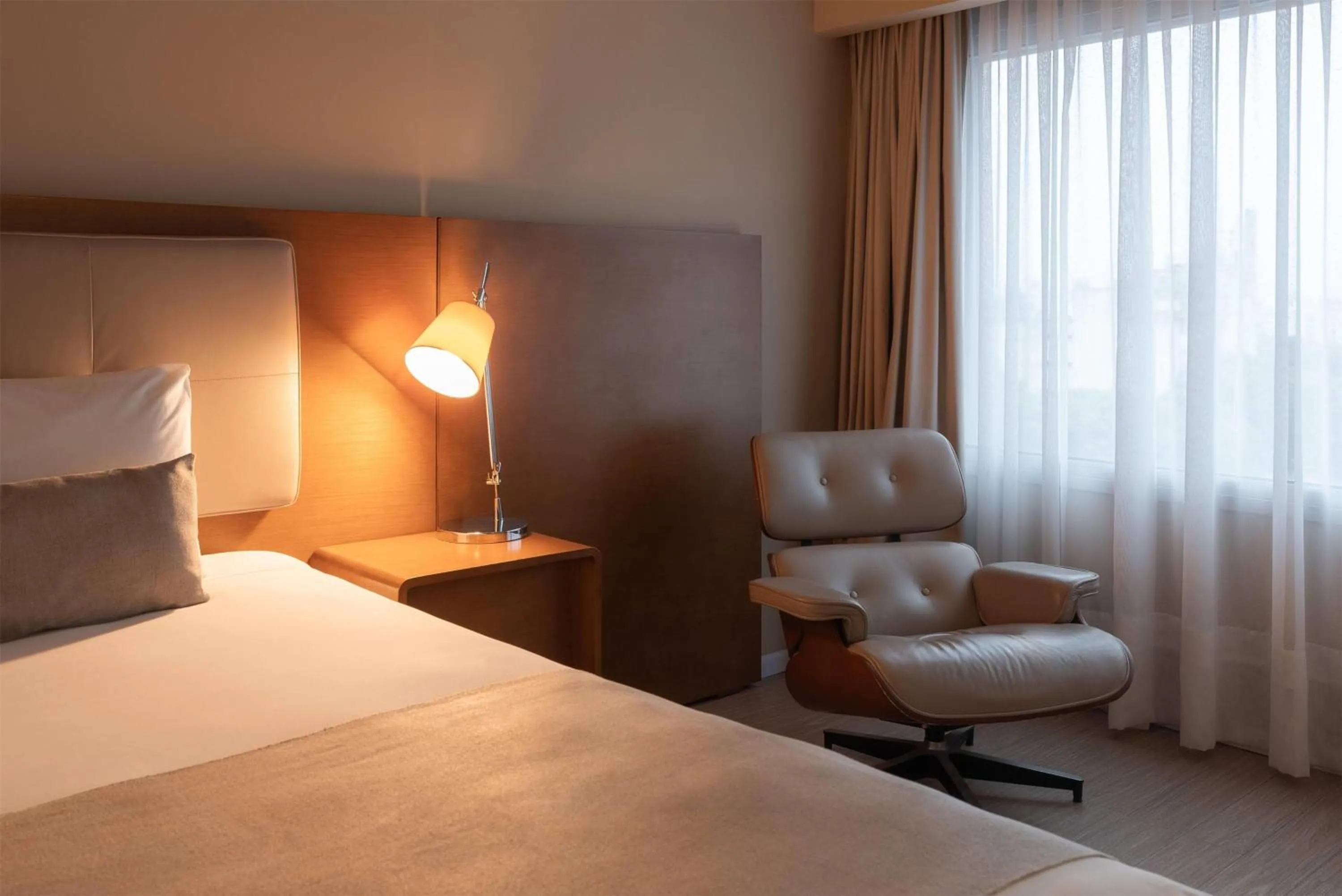 Photo of the whole room, Bed in Dazzler by Wyndham Montevideo