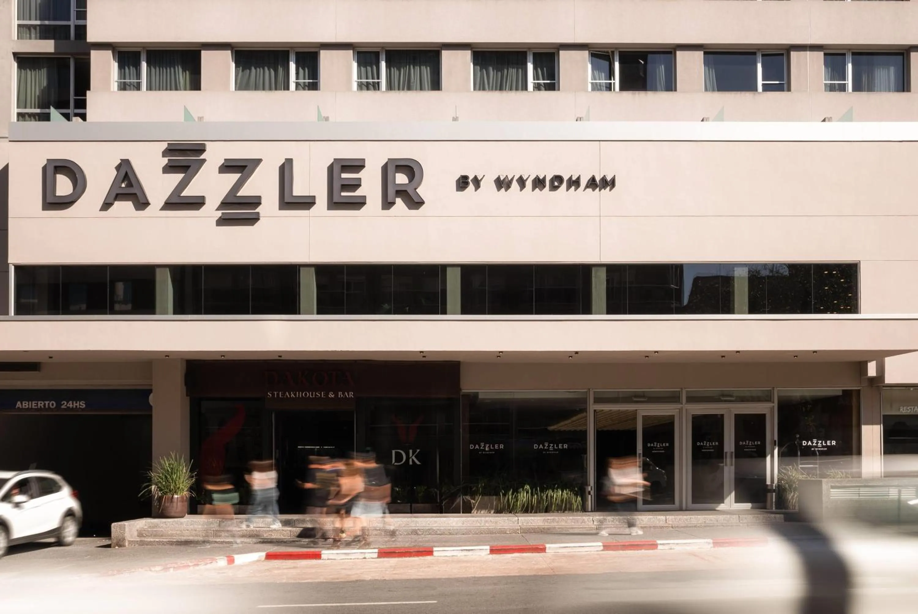 Property building in Dazzler by Wyndham Montevideo