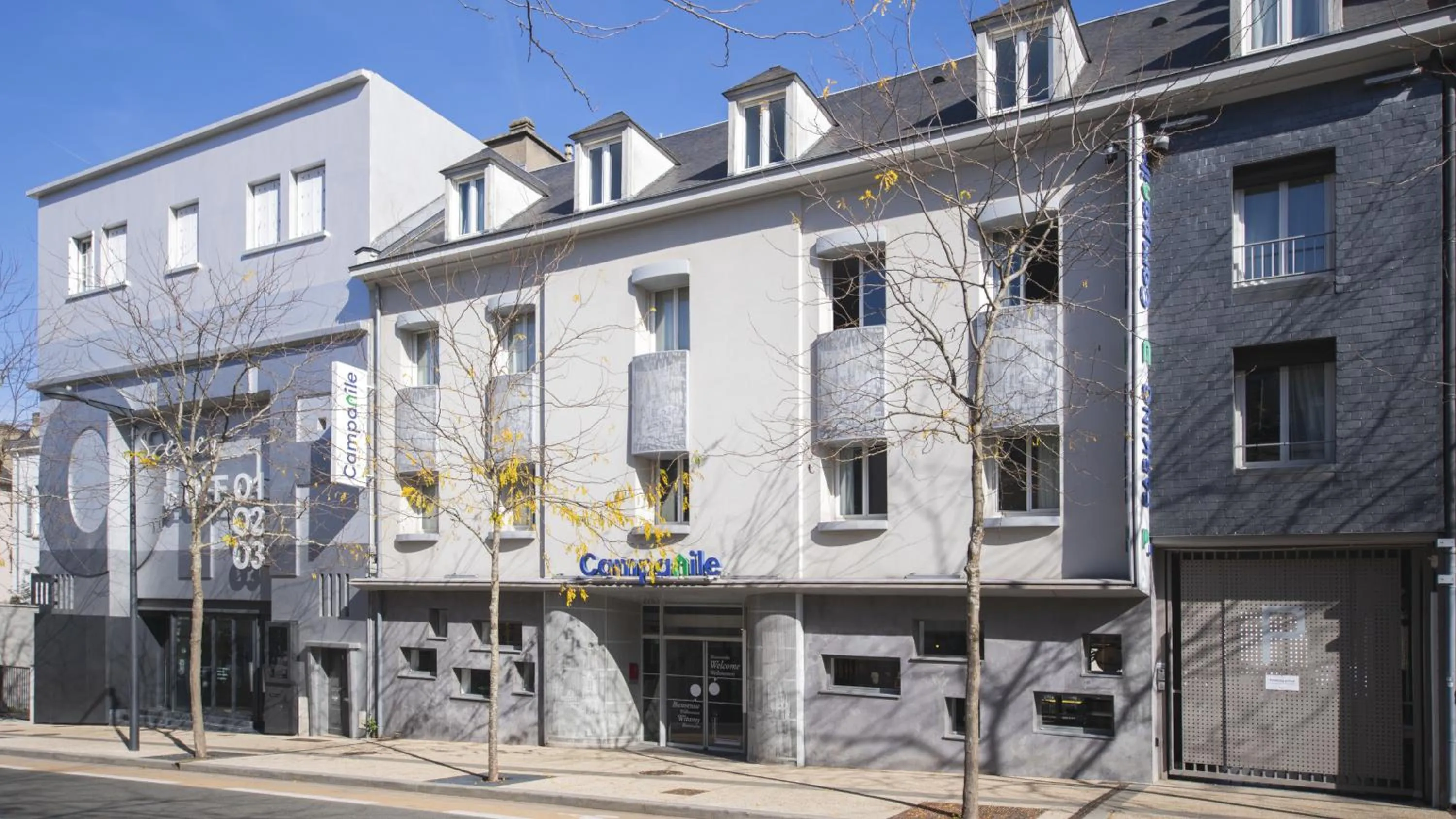 Facade/entrance in Campanile Chartres Centre - Gare - Cathédrale
