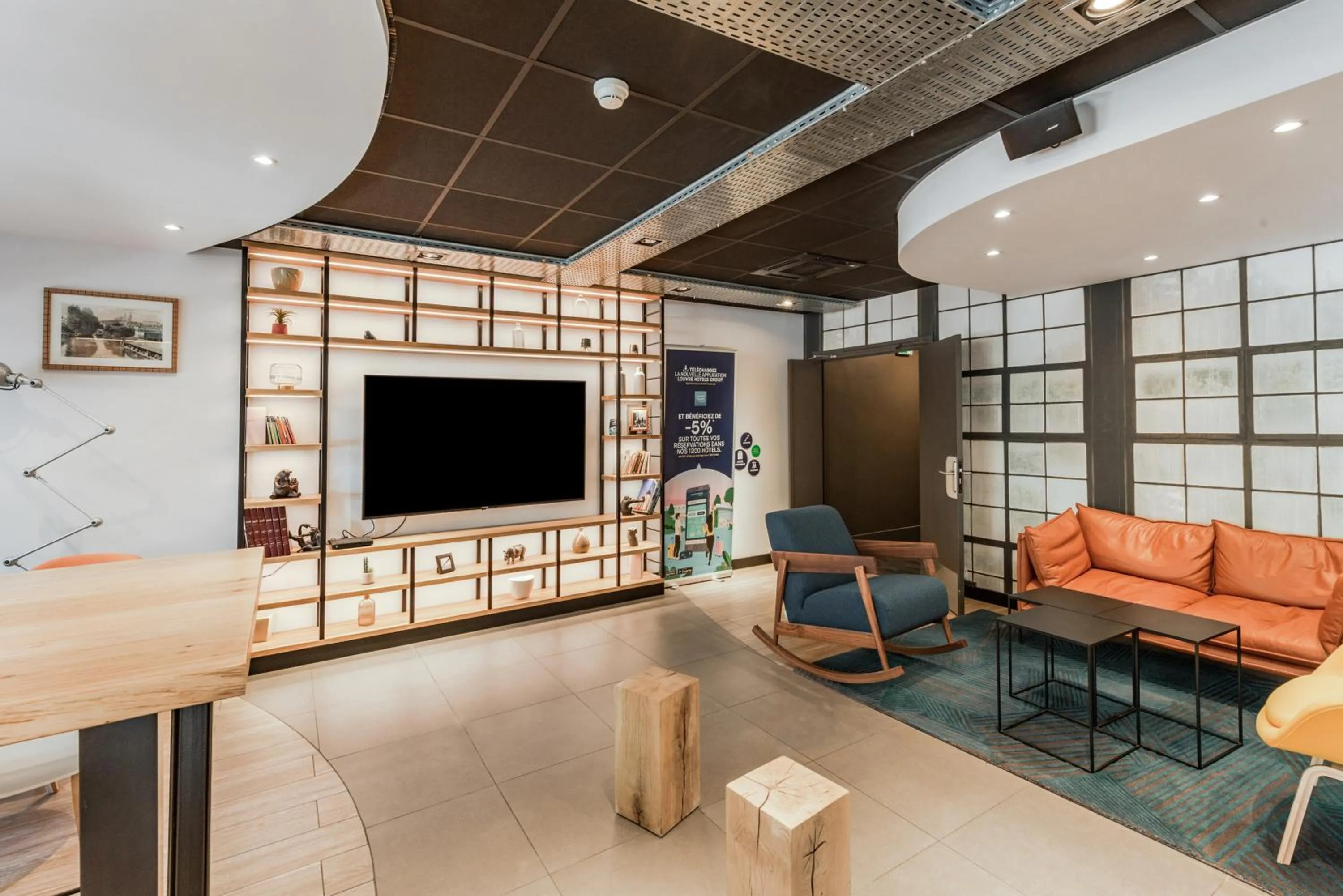 Lobby or reception in Campanile Chartres Centre - Gare - Cathédrale