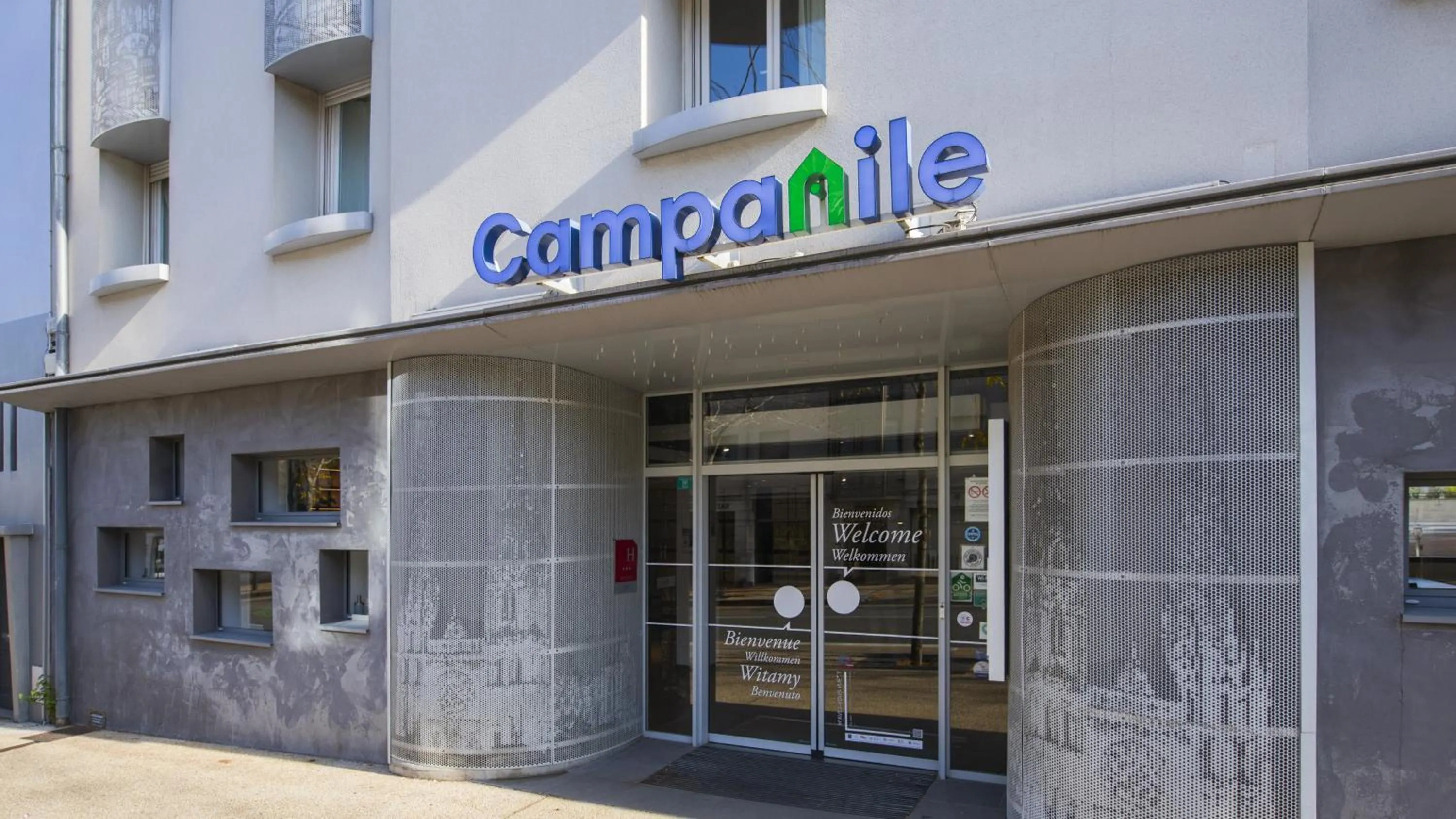 Facade/entrance in Campanile Chartres Centre - Gare - Cathédrale