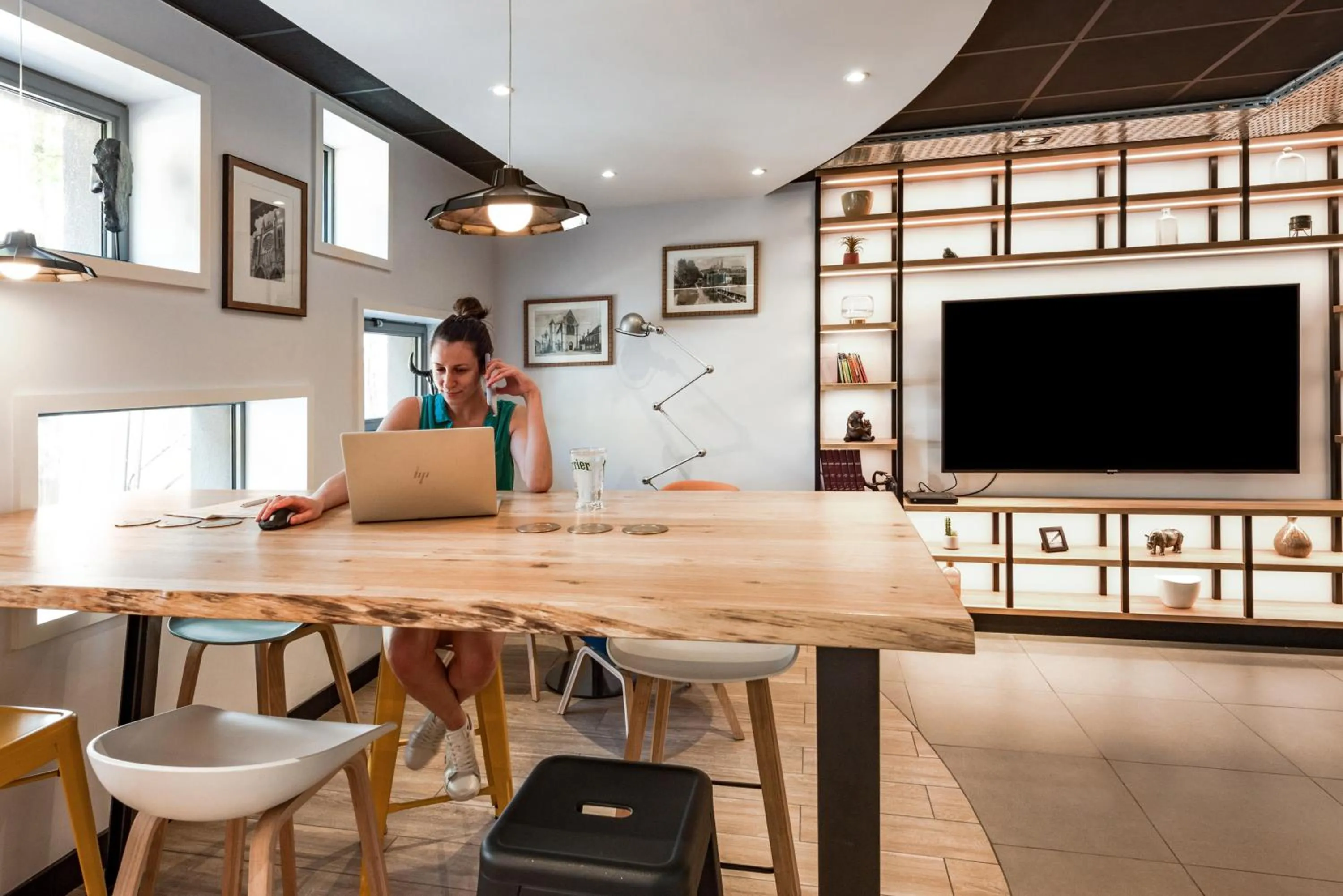 Lounge or bar in Campanile Chartres Centre - Gare - Cathédrale