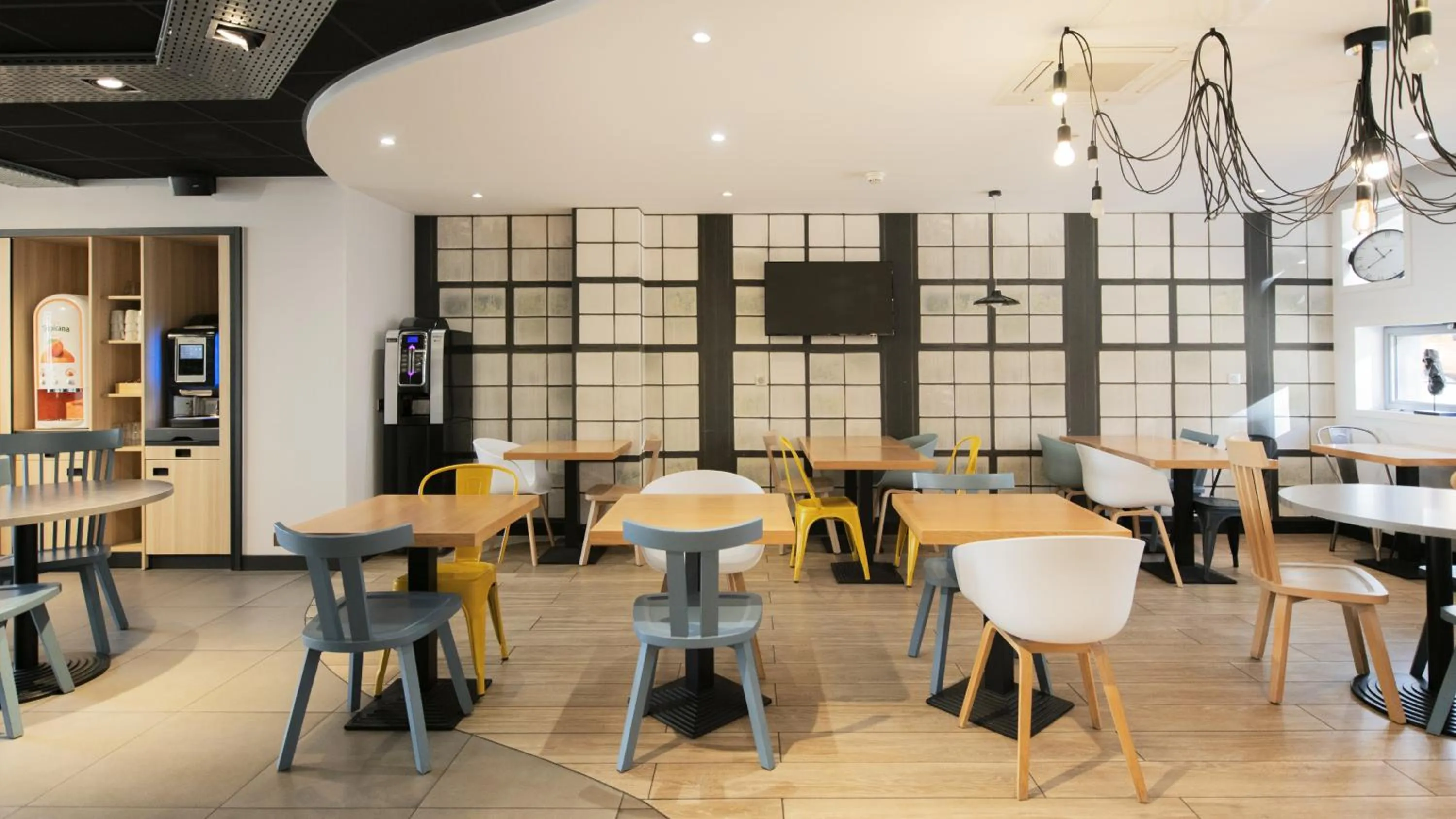 Breakfast in Campanile Chartres Centre - Gare - Cathédrale