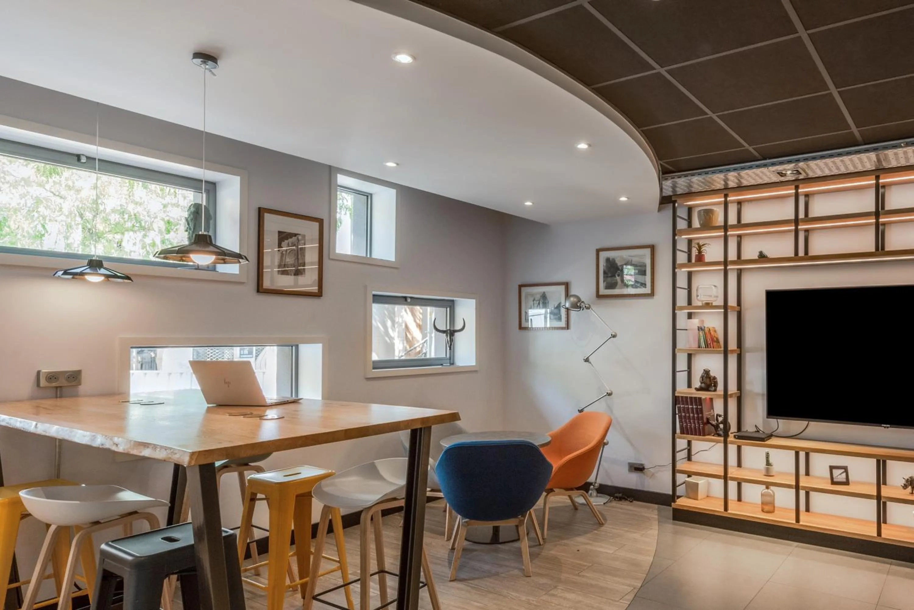 Lounge or bar in Campanile Chartres Centre - Gare - Cathédrale