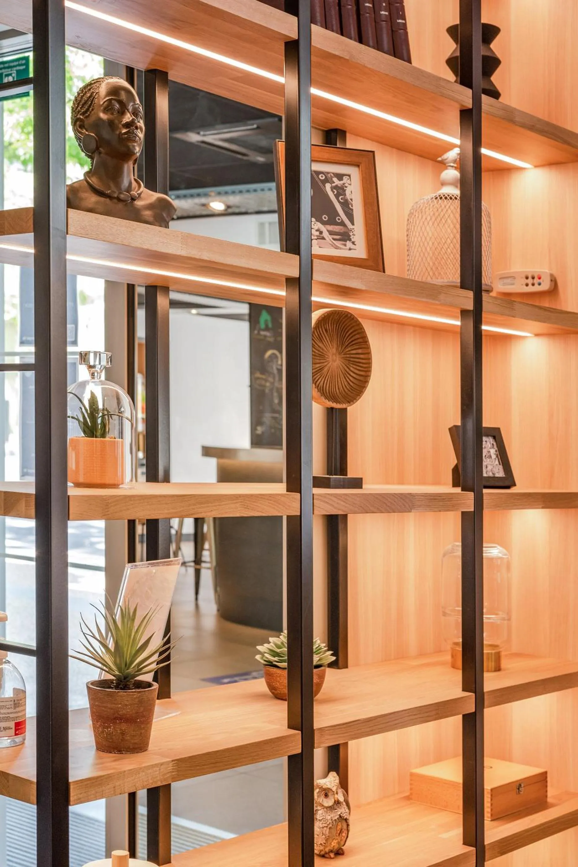 Communal lounge/ TV room in Campanile Chartres Centre - Gare - Cathédrale