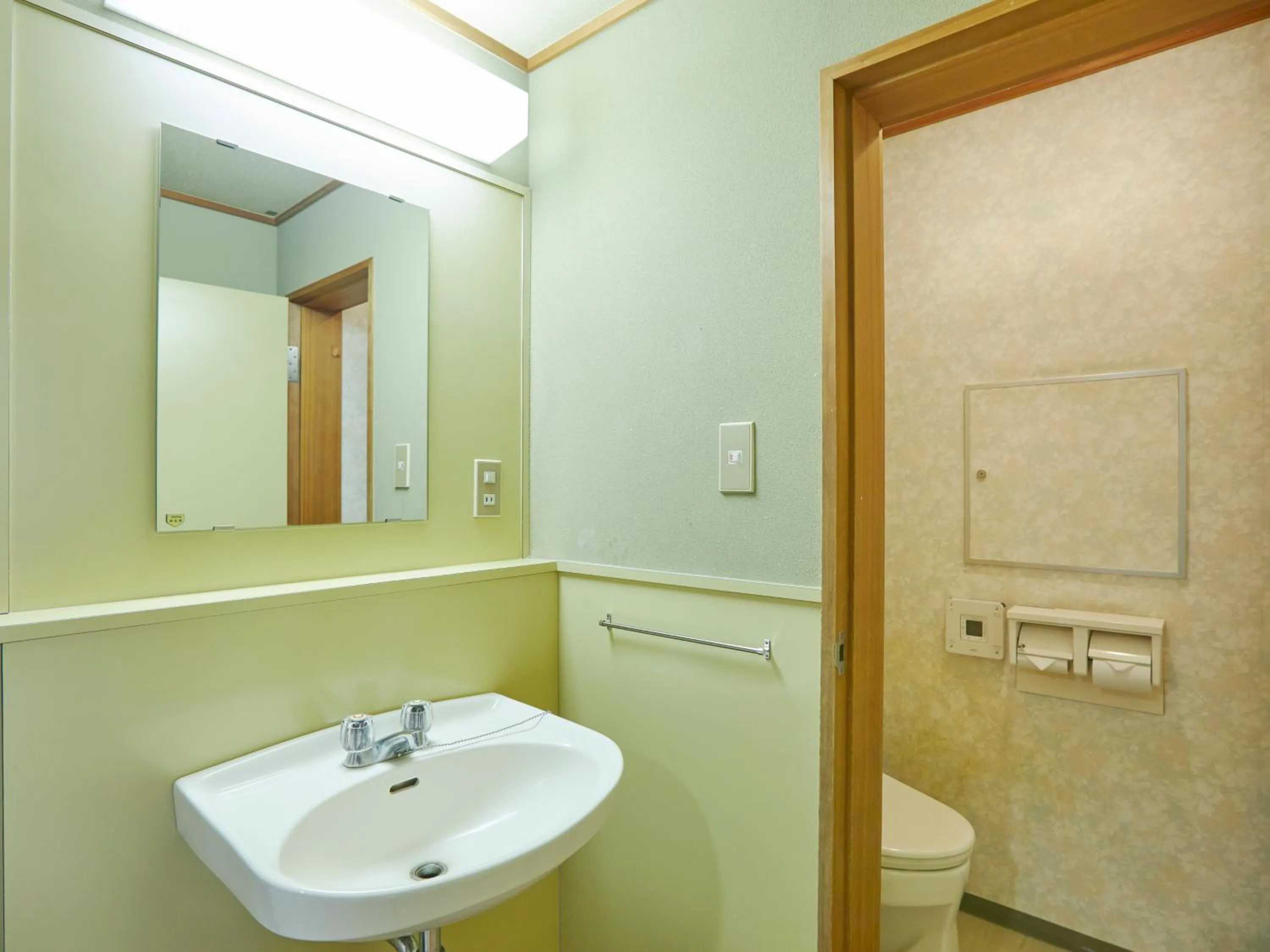 Toilet in KAMENOI HOTEL Kitsuregawa