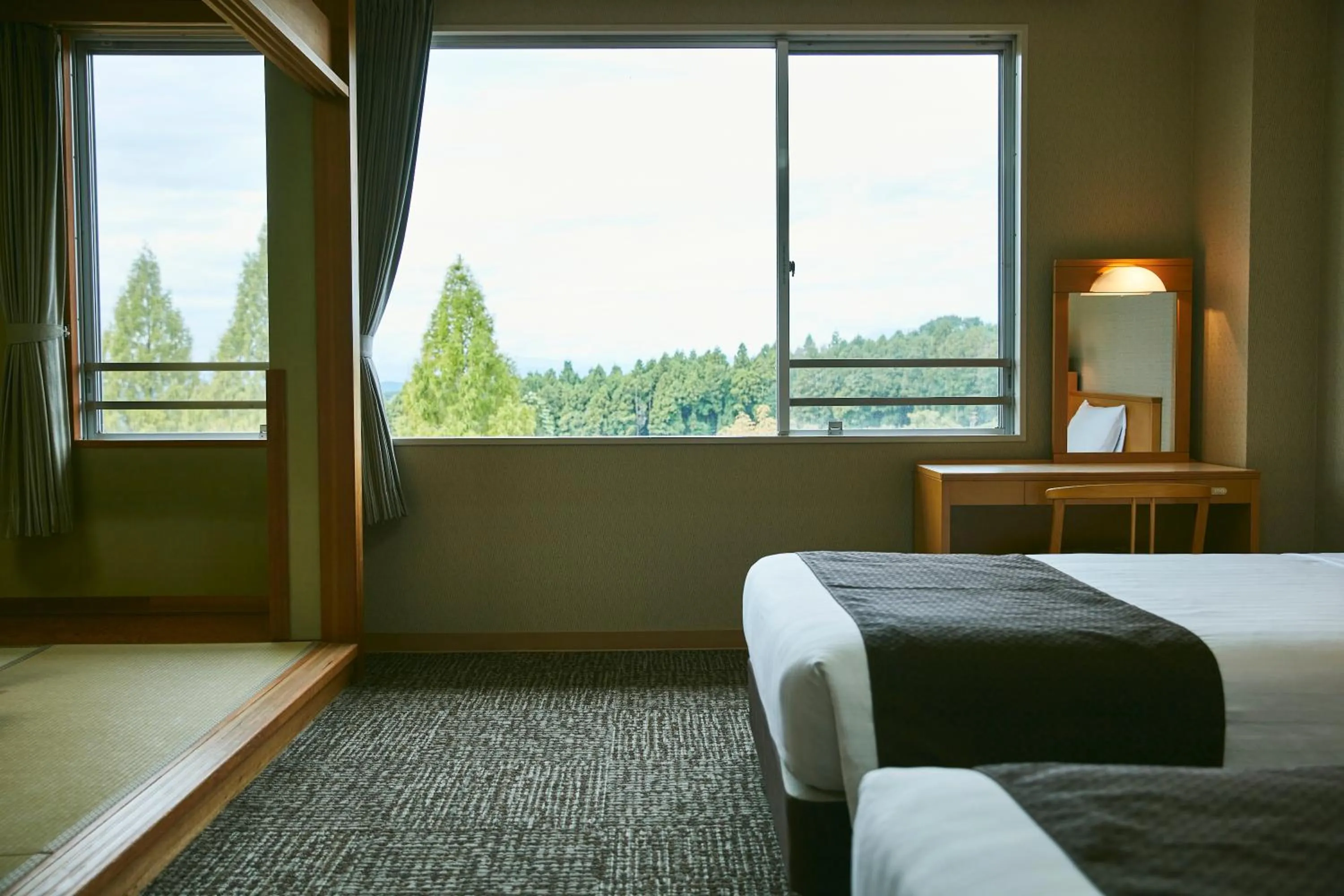 Photo of the whole room, Bed in KAMENOI HOTEL Kitsuregawa