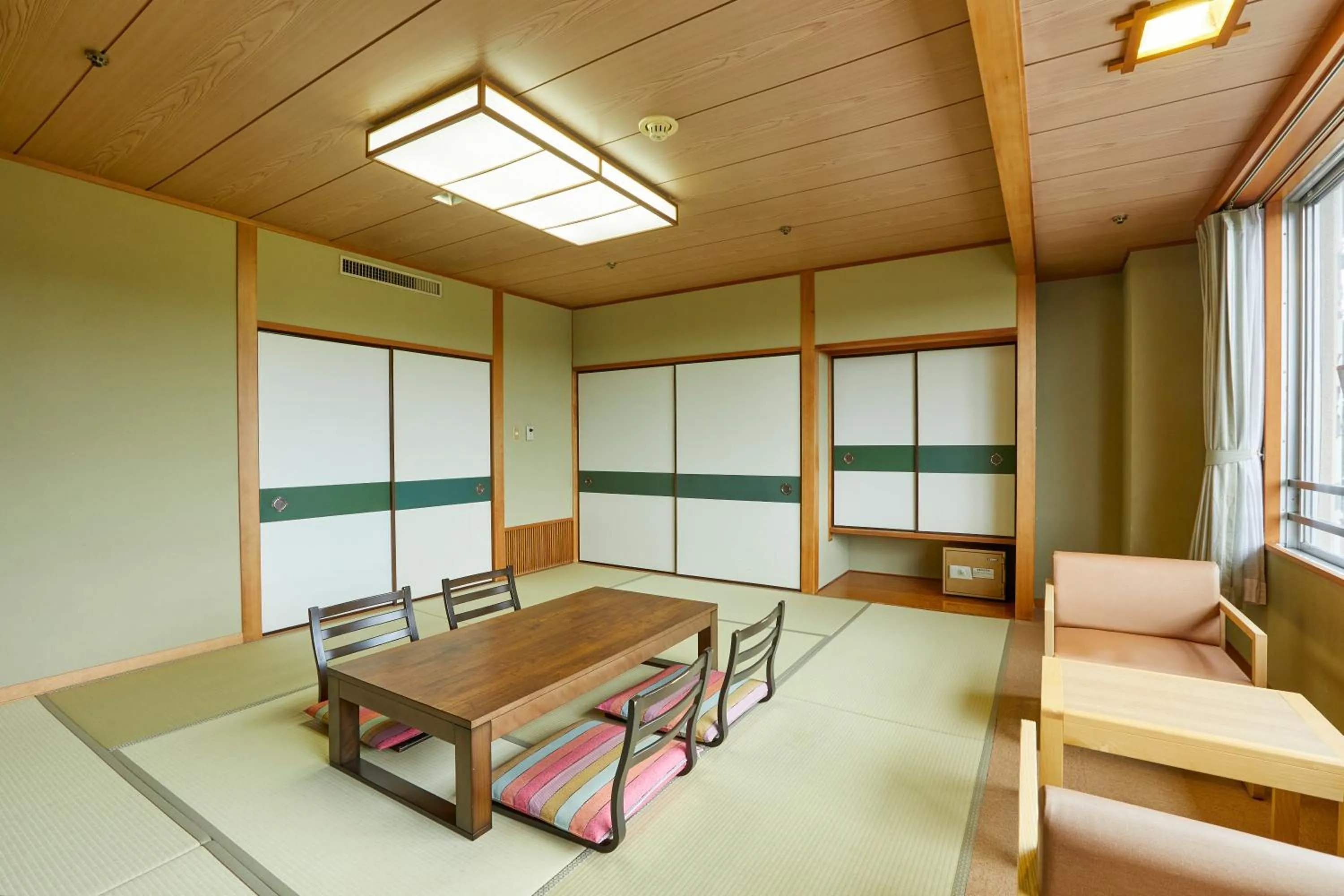 Photo of the whole room in KAMENOI HOTEL Kitsuregawa