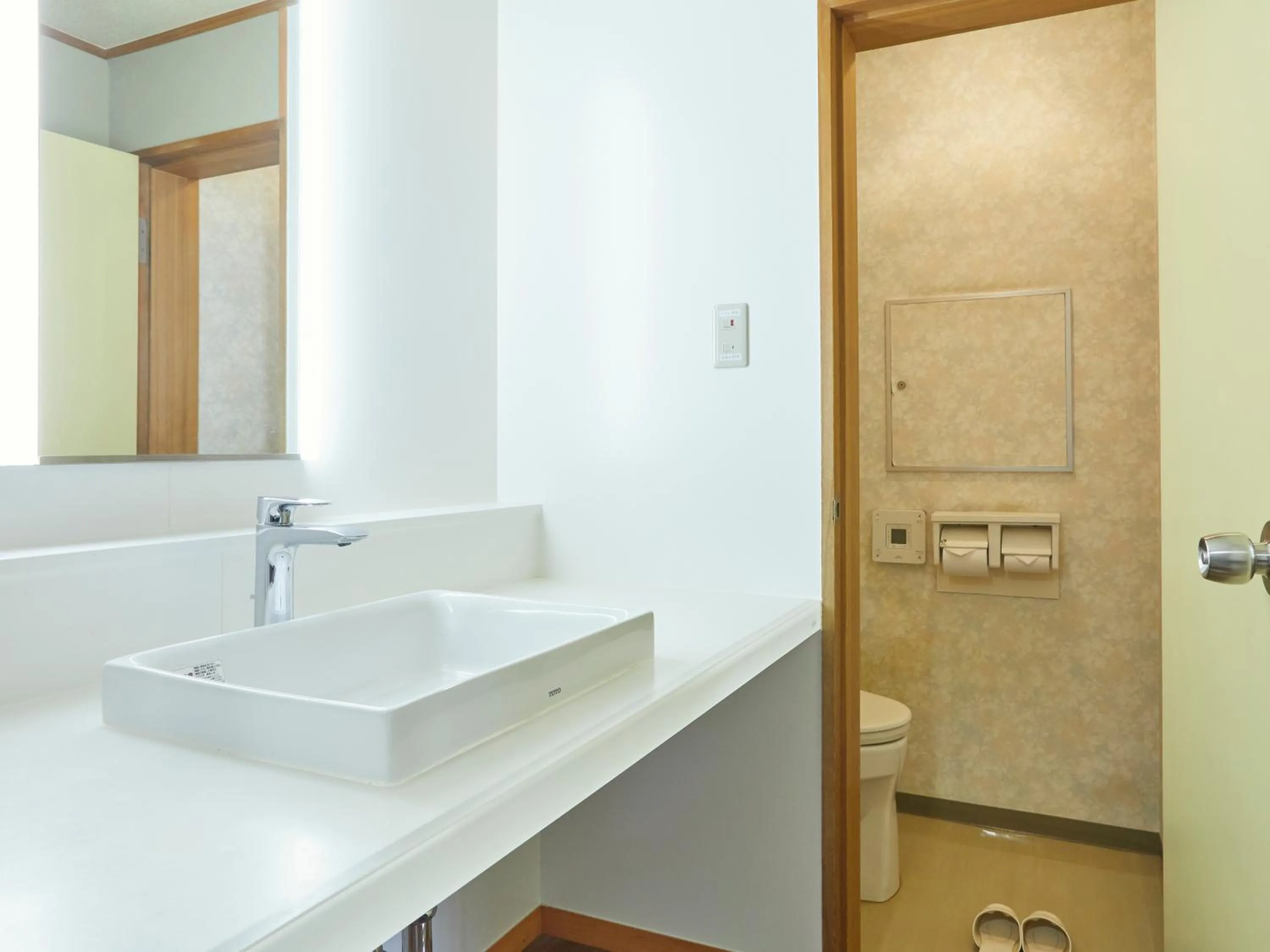 Toilet in KAMENOI HOTEL Kitsuregawa