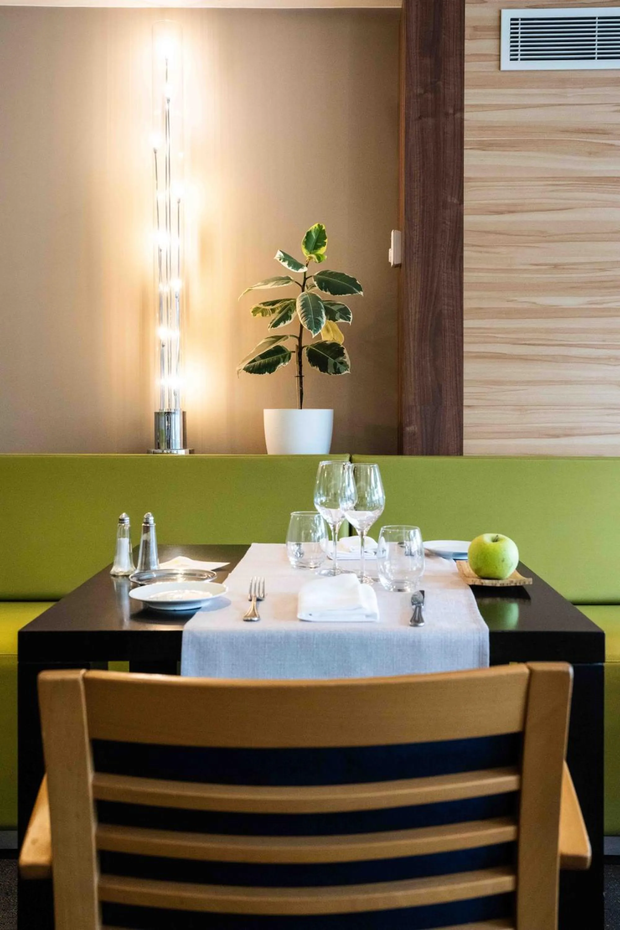 Restaurant/places to eat in Hotel Logis Lacotel