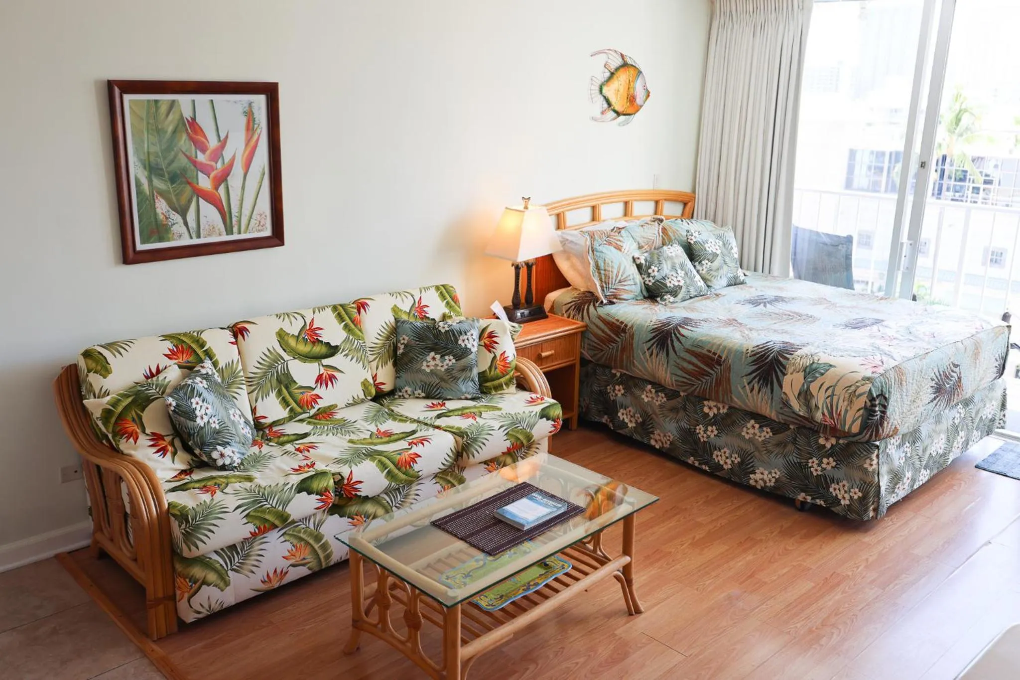 Tropical Studios at Marine Surf Waikiki - FREE PARKING - BEST LOCATION - FULL KITCHEN - SWIMMING POOL