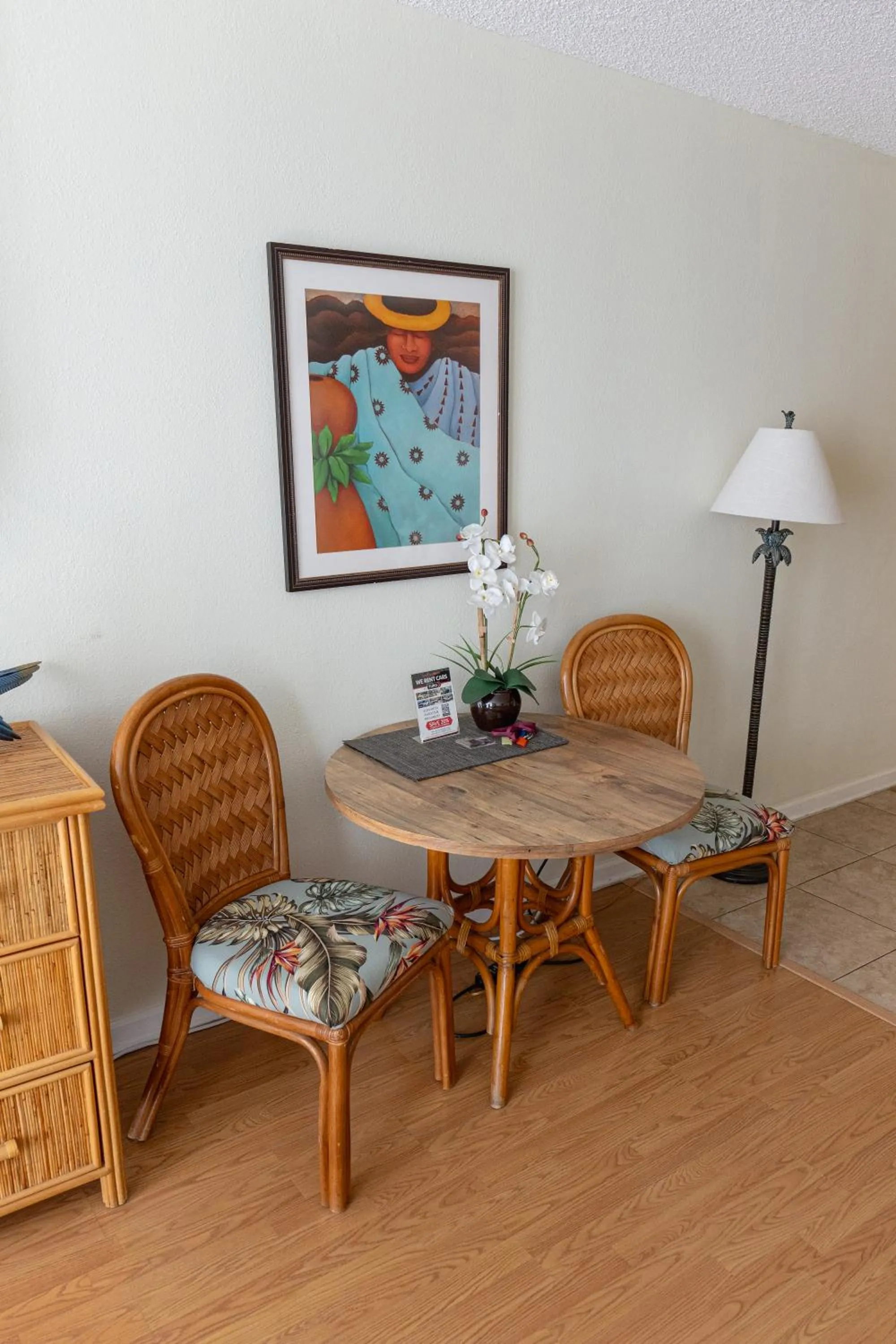Tropical Studios at Marine Surf Waikiki - FREE PARKING - BEST LOCATION - FULL KITCHEN - SWIMMING POOL