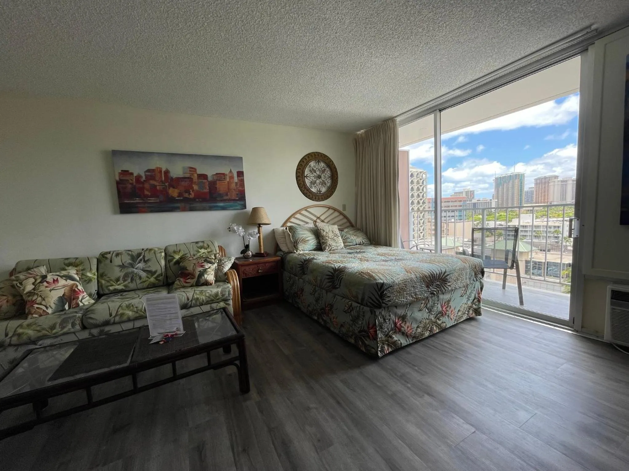 Tropical Studios at Marine Surf Waikiki - FREE PARKING - BEST LOCATION - FULL KITCHEN - SWIMMING POOL