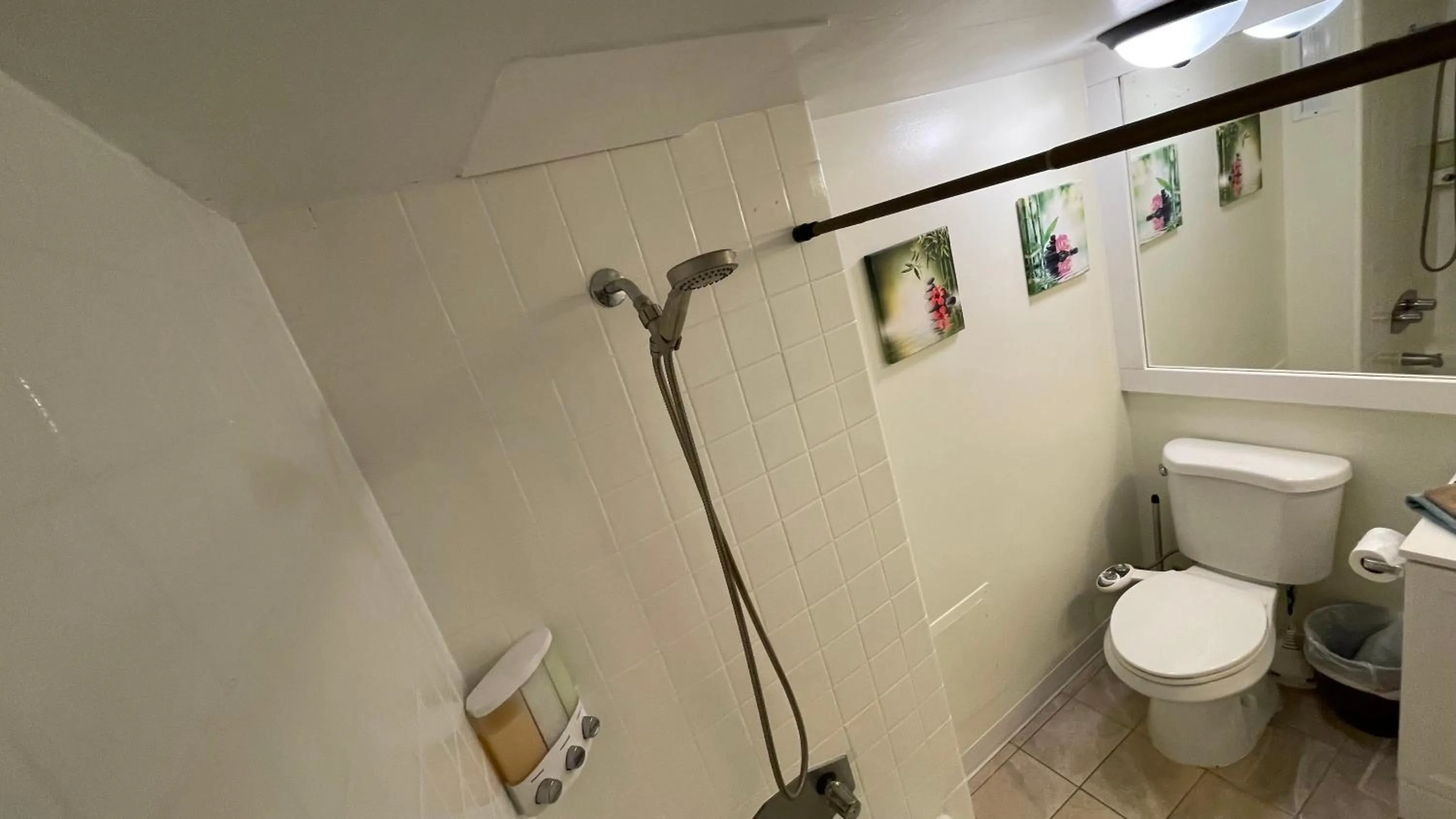 Tropical Studios at Marine Surf Waikiki - FREE PARKING - BEST LOCATION - FULL KITCHEN - SWIMMING POOL