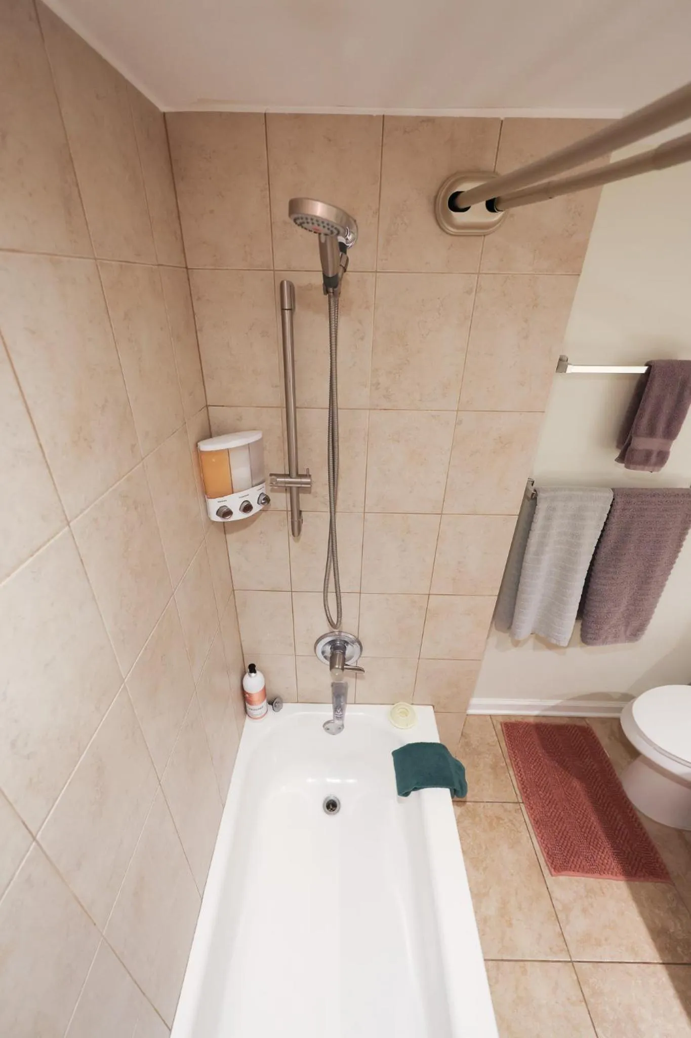 Tropical Studios at Marine Surf Waikiki - FREE PARKING - BEST LOCATION - FULL KITCHEN - SWIMMING POOL