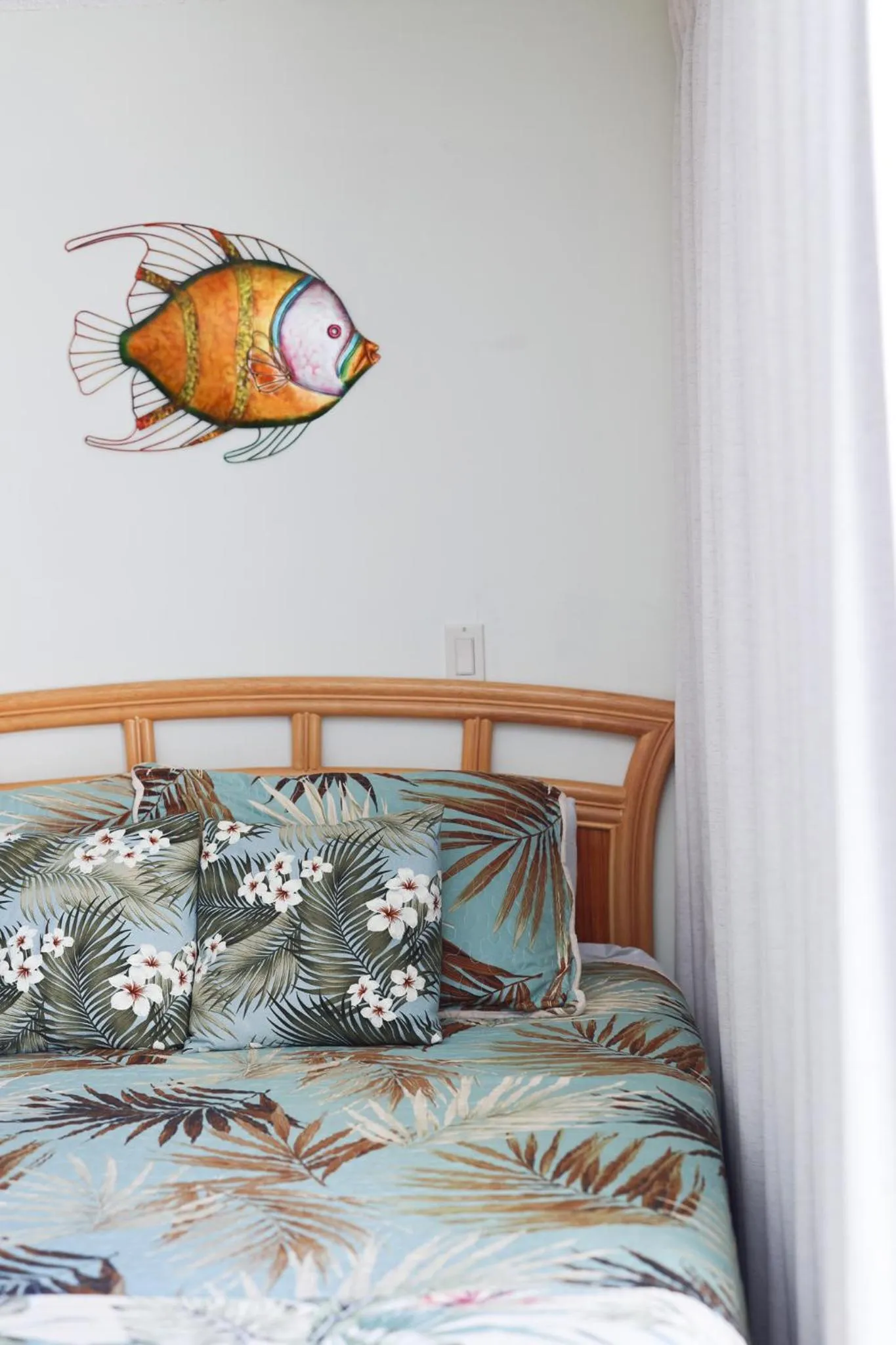 Tropical Studios at Marine Surf Waikiki - FREE PARKING - BEST LOCATION - FULL KITCHEN - SWIMMING POOL