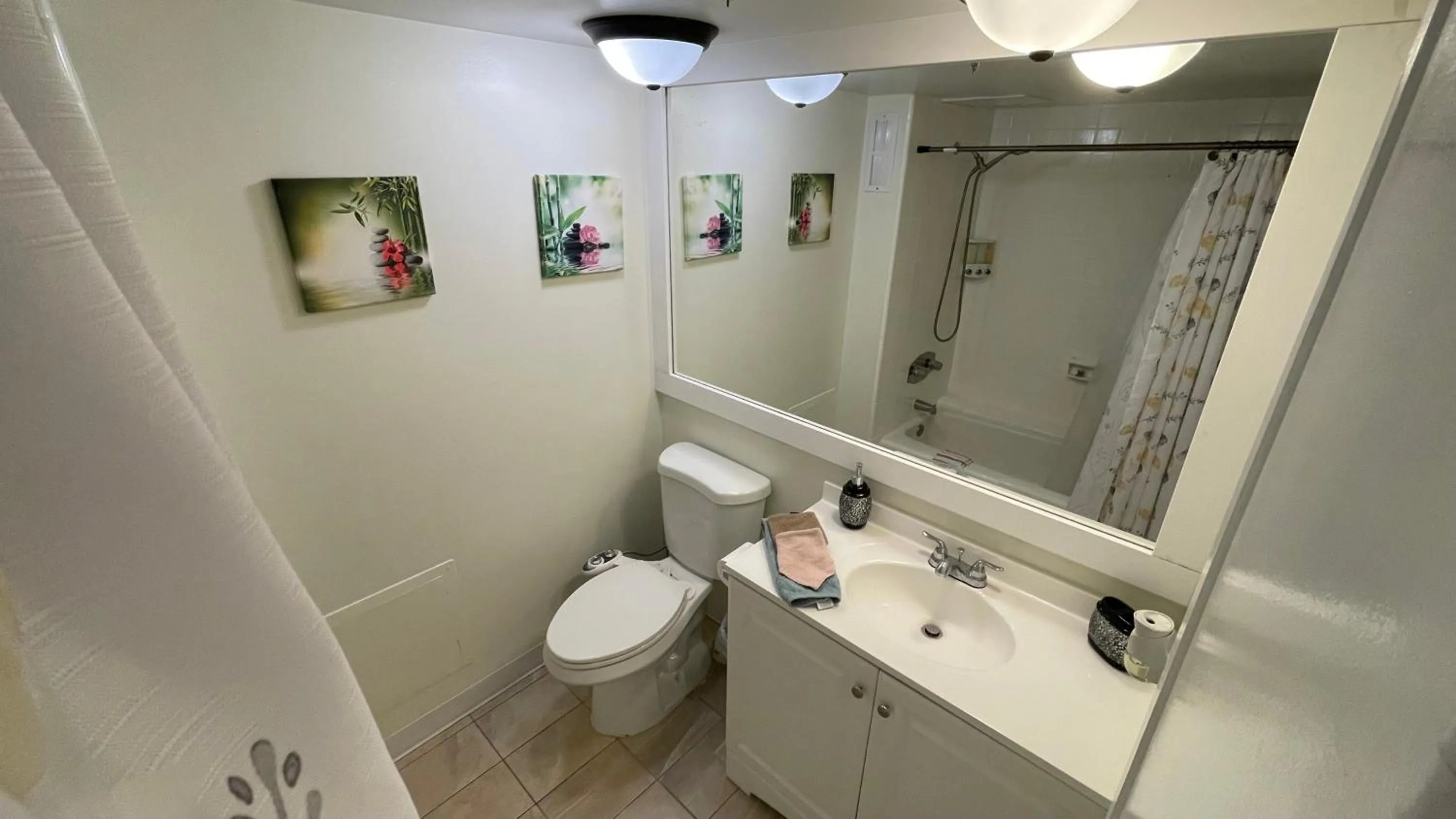 Tropical Studios at Marine Surf Waikiki - FREE PARKING - BEST LOCATION - FULL KITCHEN - SWIMMING POOL