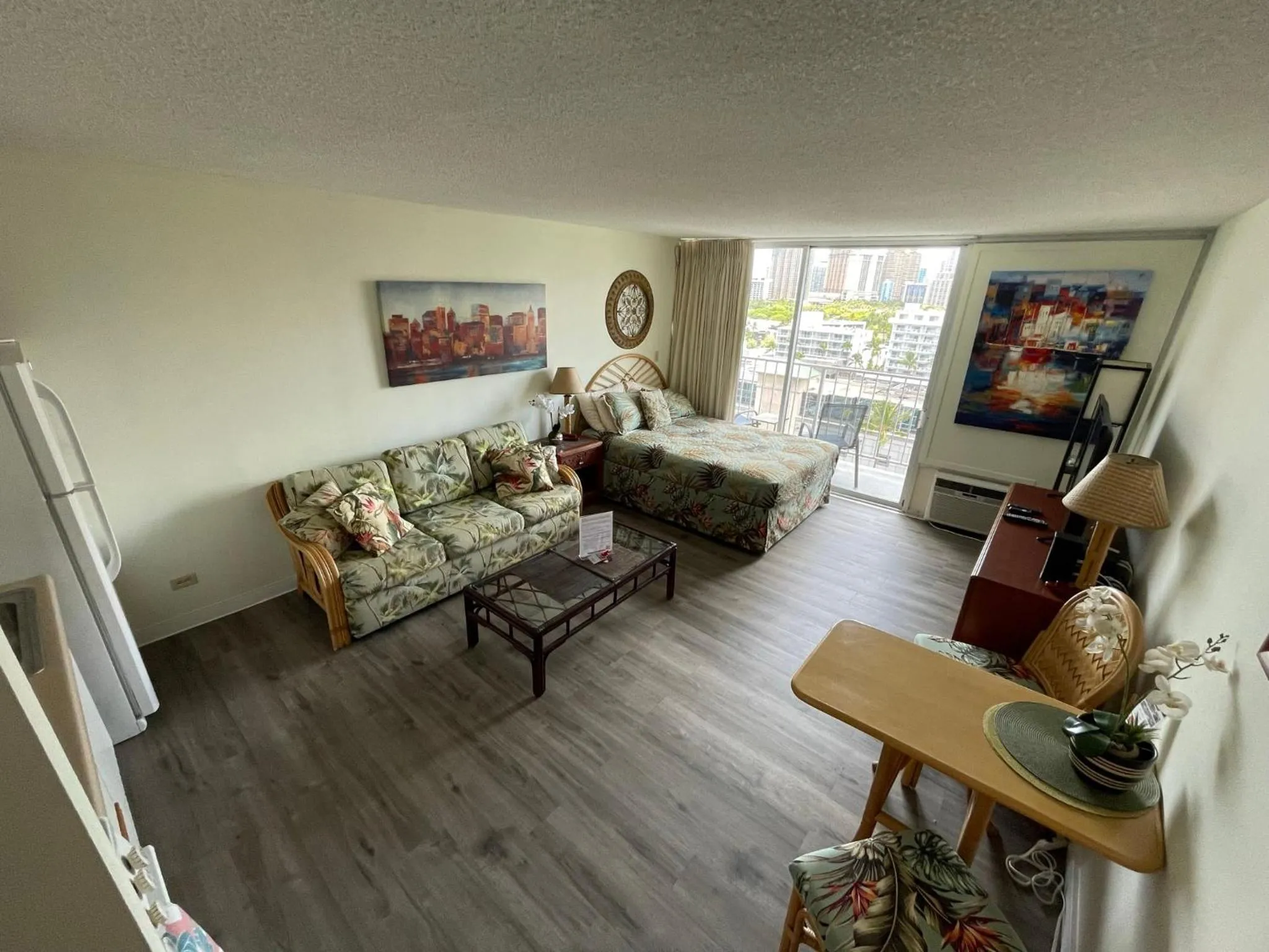 Tropical Studios at Marine Surf Waikiki - FREE PARKING - BEST LOCATION - FULL KITCHEN - SWIMMING POOL