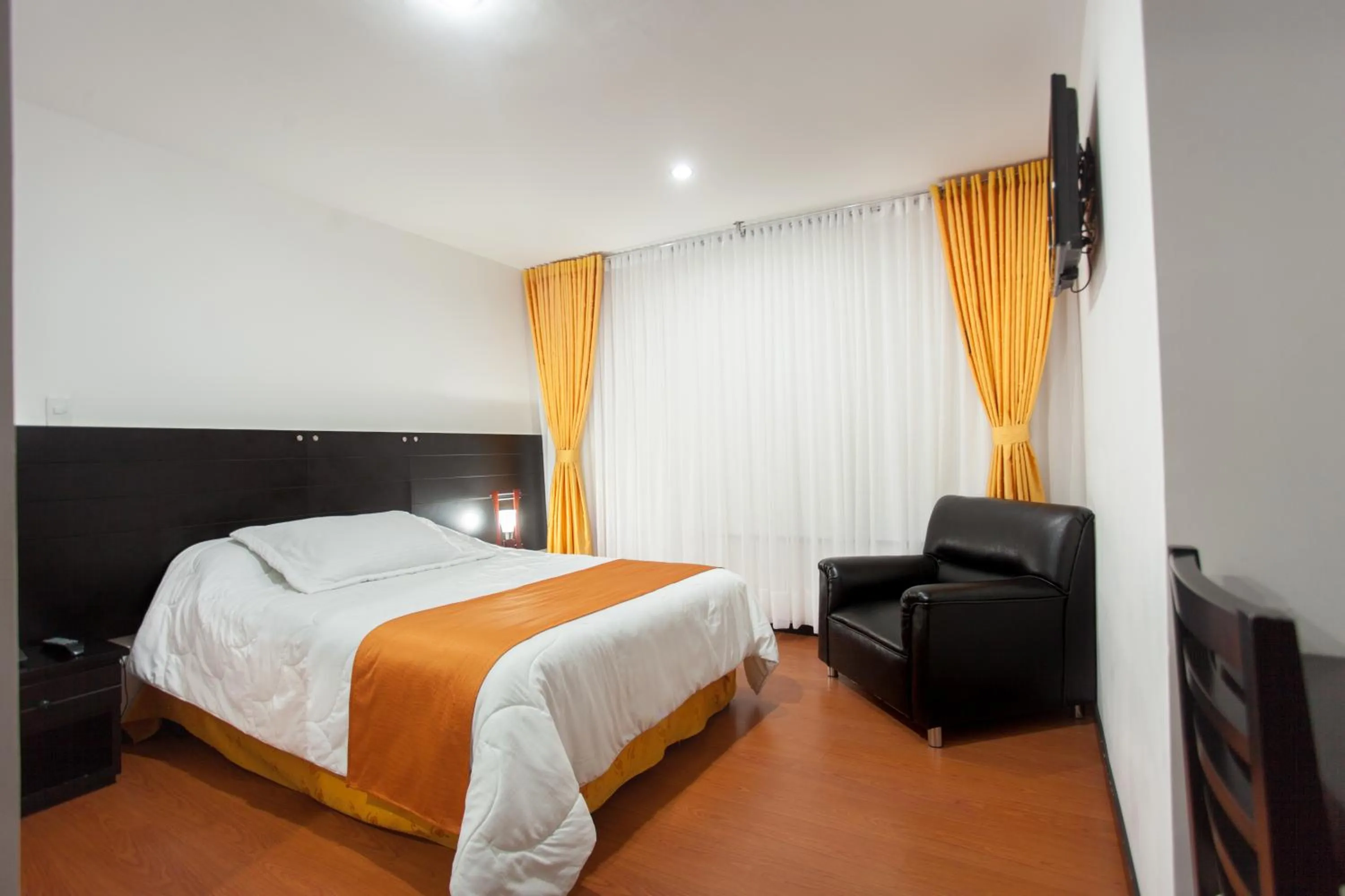 Day, Bed in Hotel Palermo Suite