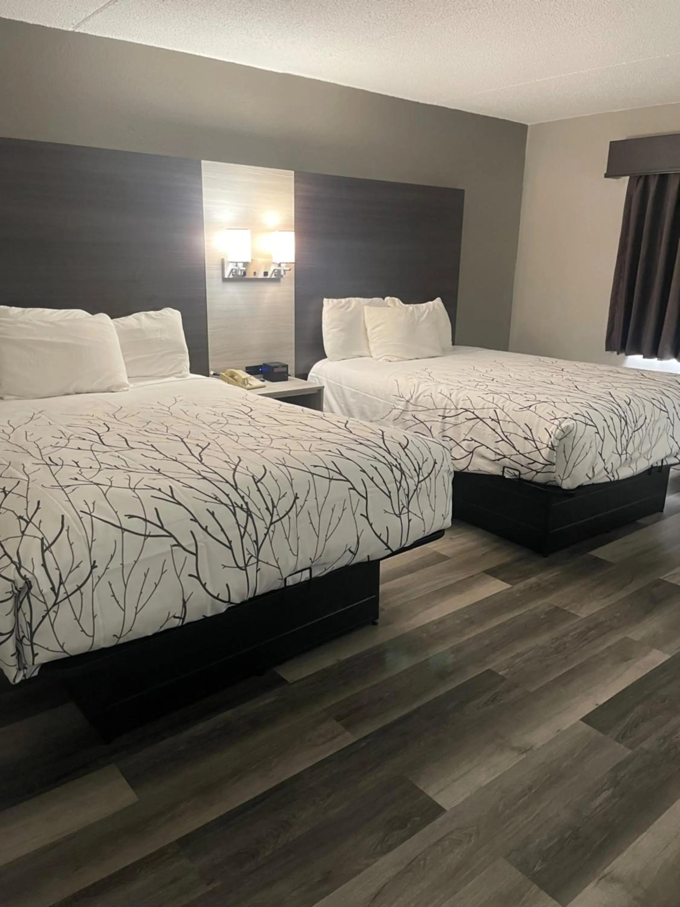 Bed in HomeTown Inn and Suites Belle Plaine