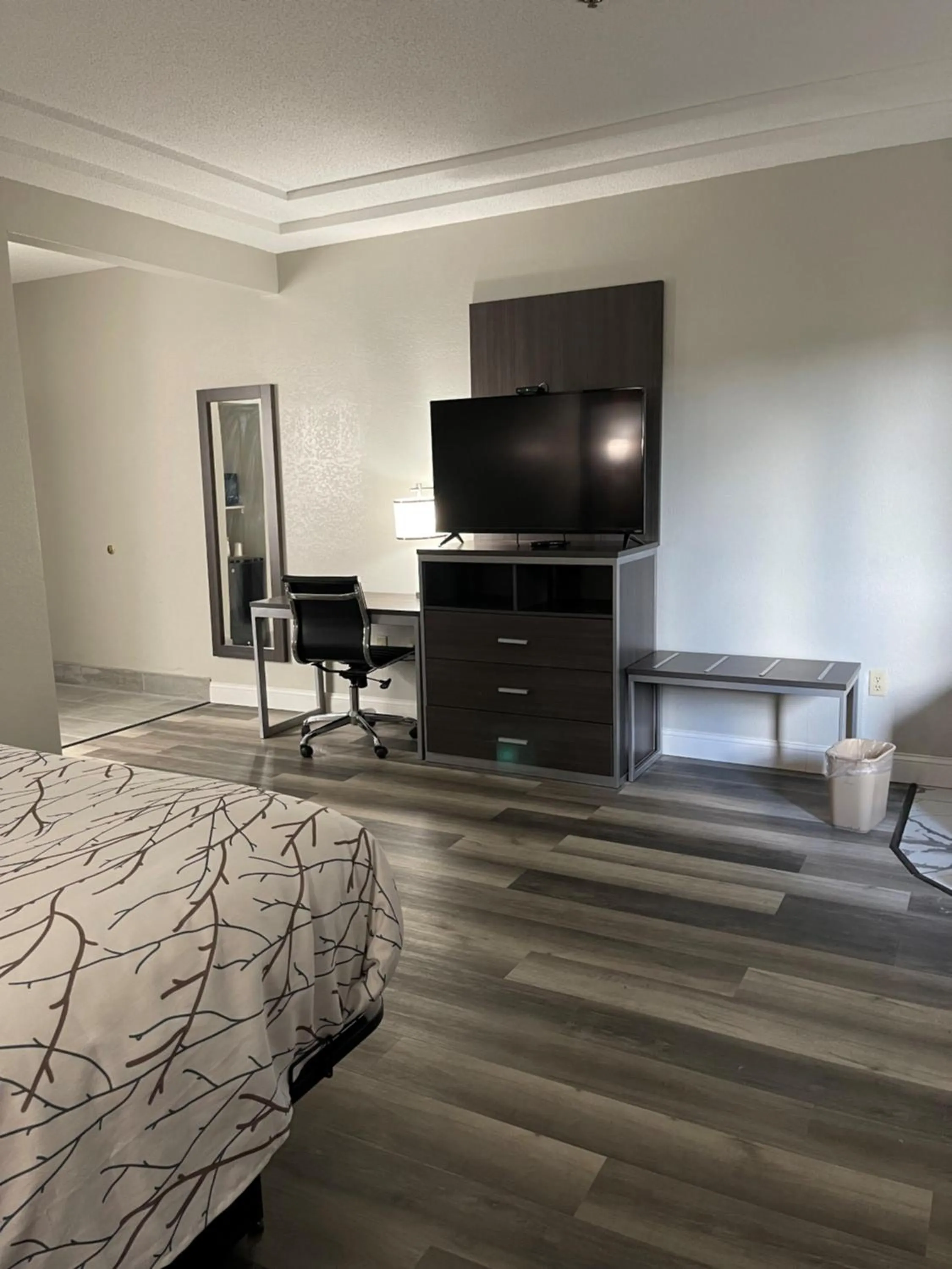 Bed in HomeTown Inn and Suites Belle Plaine