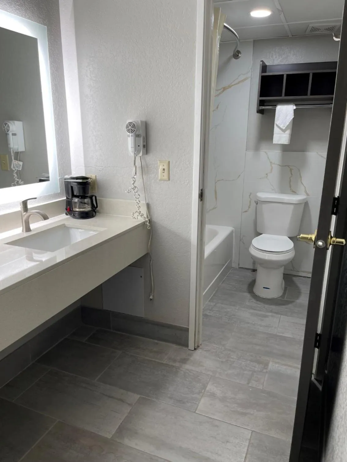 HomeTown Inn and Suites Belle Plaine