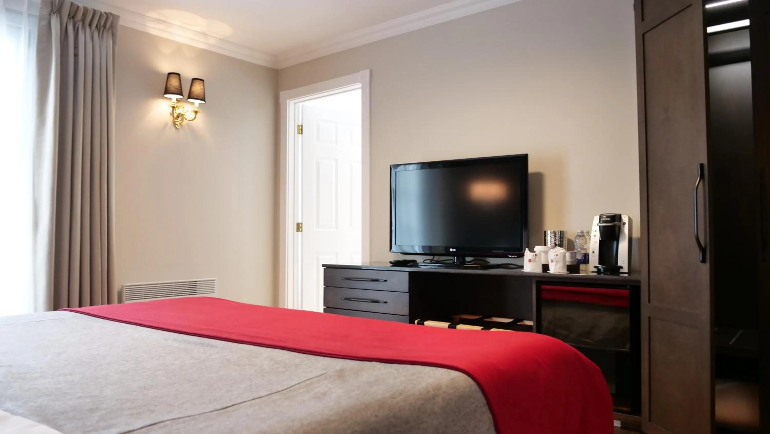 Bedroom, Bed in Hotel Bonaparte