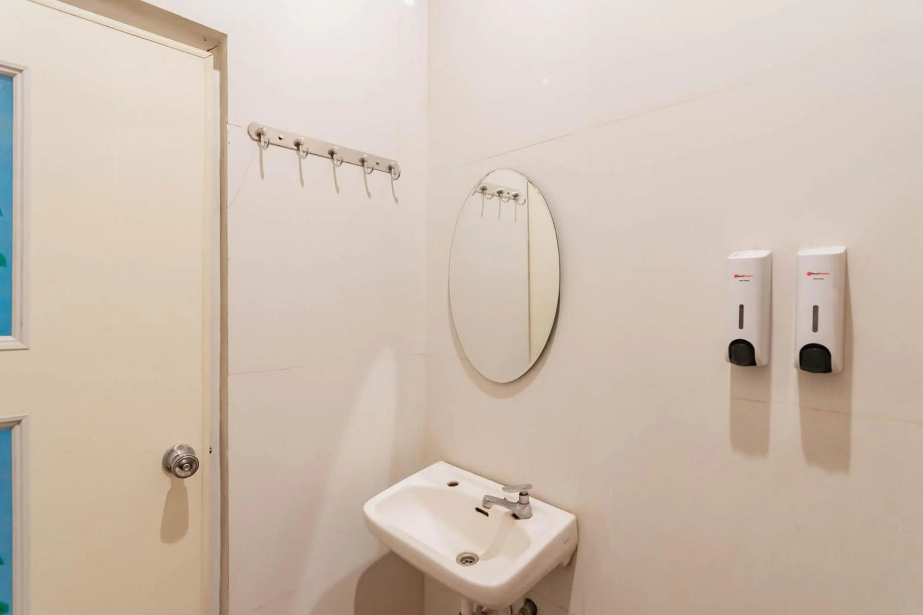 Bathroom in RedDoorz Resort Premium @ Sangkan Hurip Kuningan