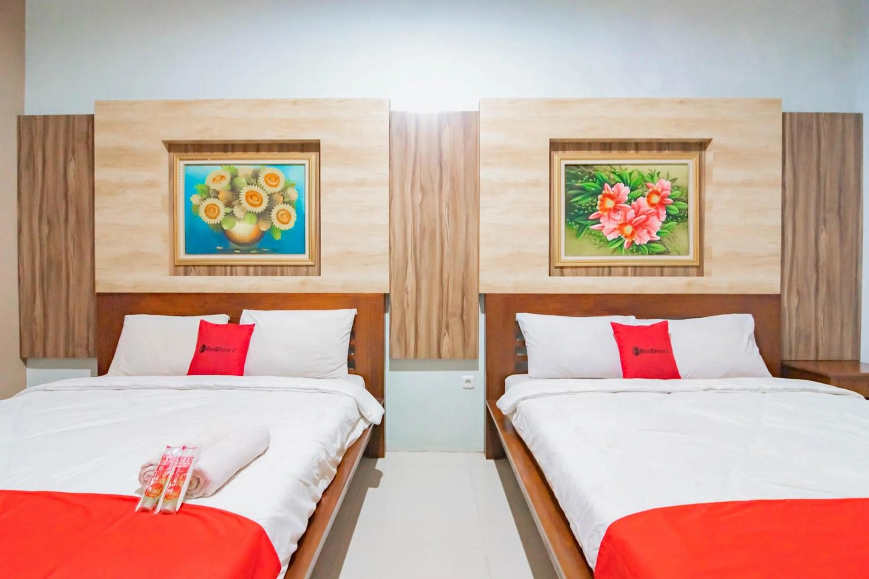 Bed in RedDoorz Resort Premium @ Sangkan Hurip Kuningan