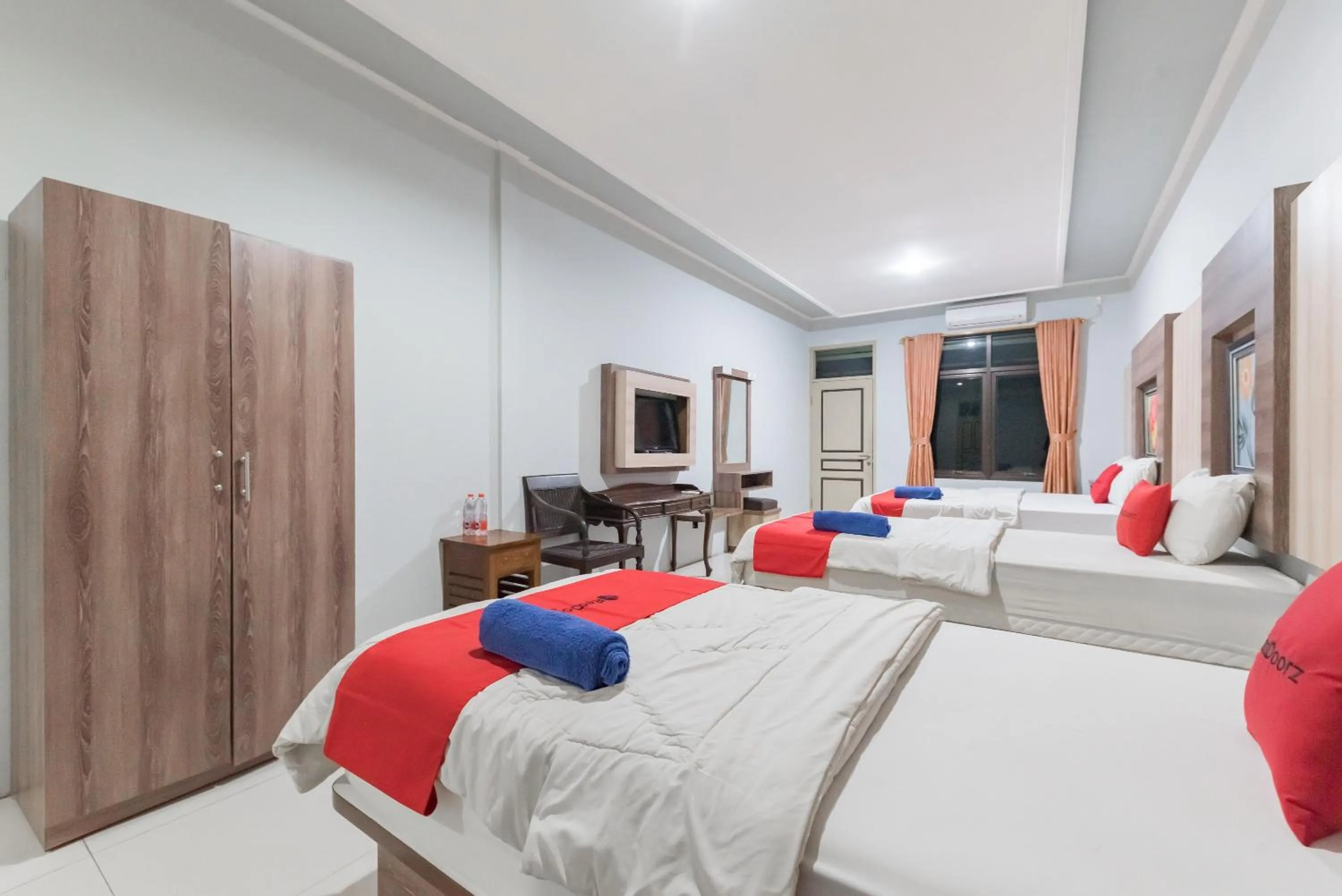 Bed in RedDoorz Resort Premium @ Sangkan Hurip Kuningan