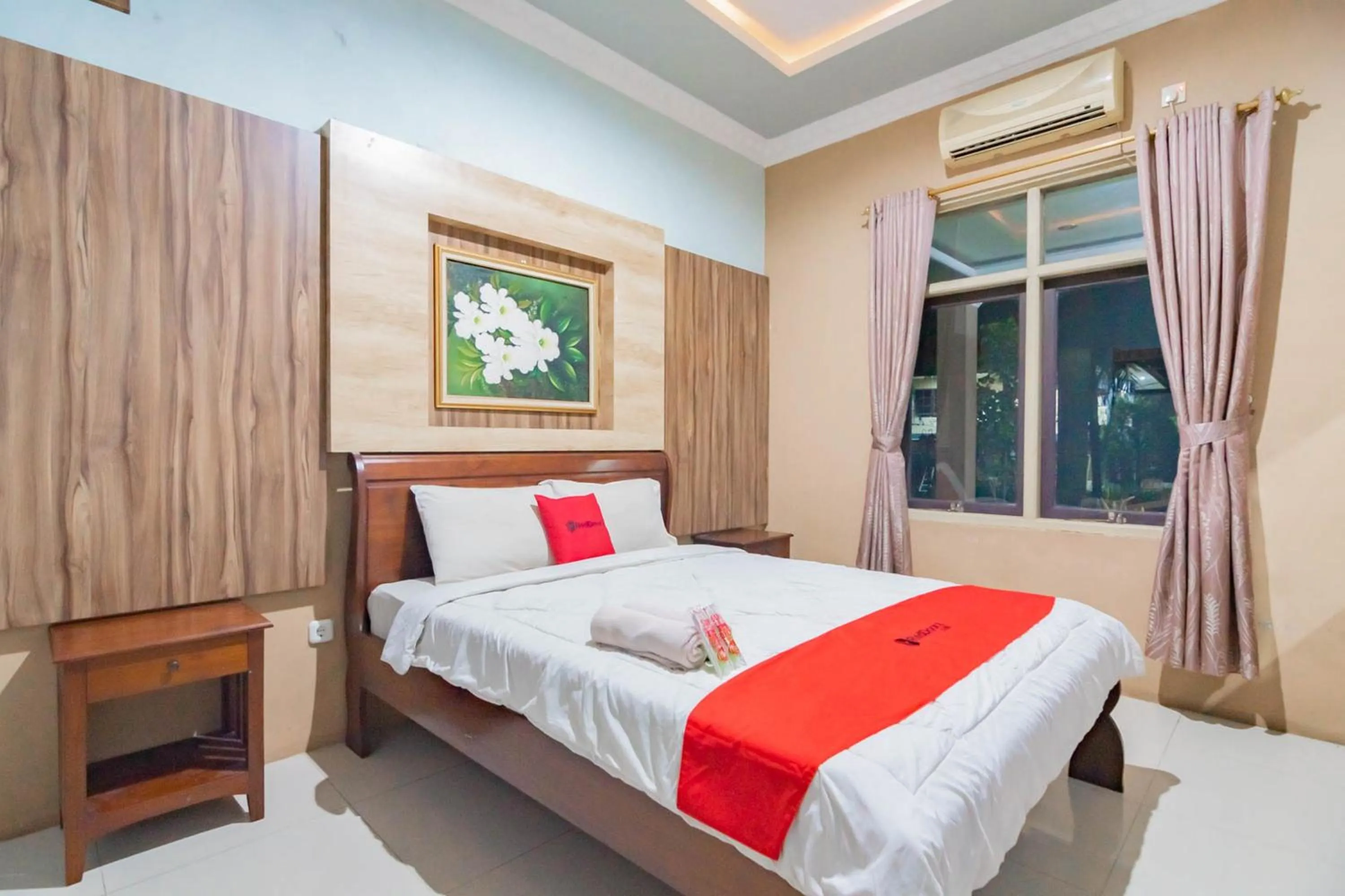Bed in RedDoorz Resort Premium @ Sangkan Hurip Kuningan