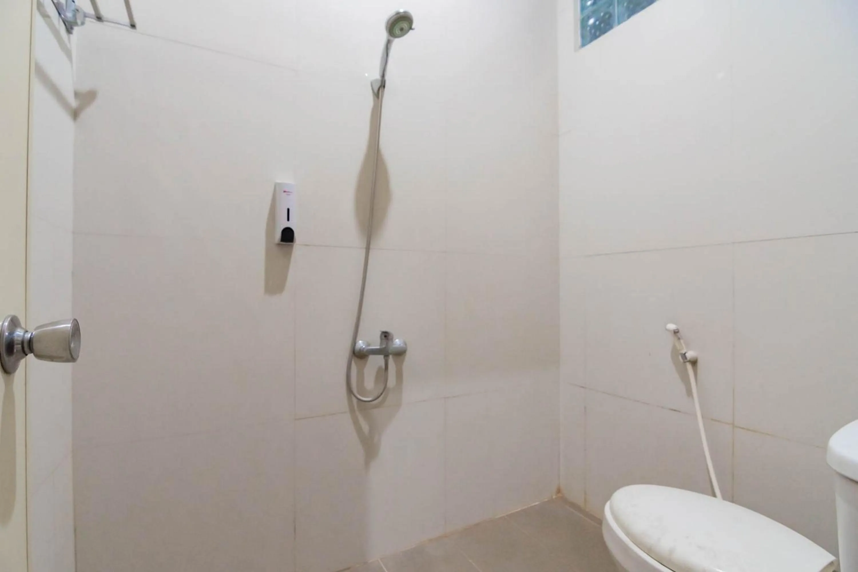 Bathroom in RedDoorz Resort Premium @ Sangkan Hurip Kuningan