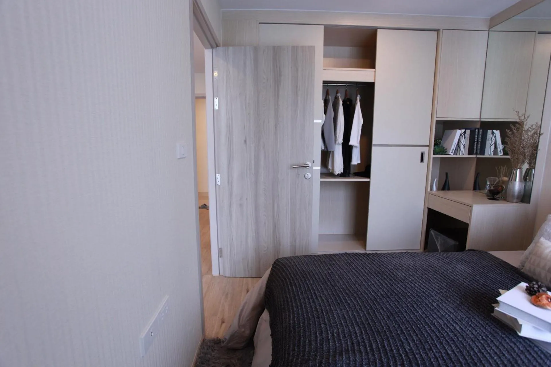 Bed in Comfy Condo On Nut