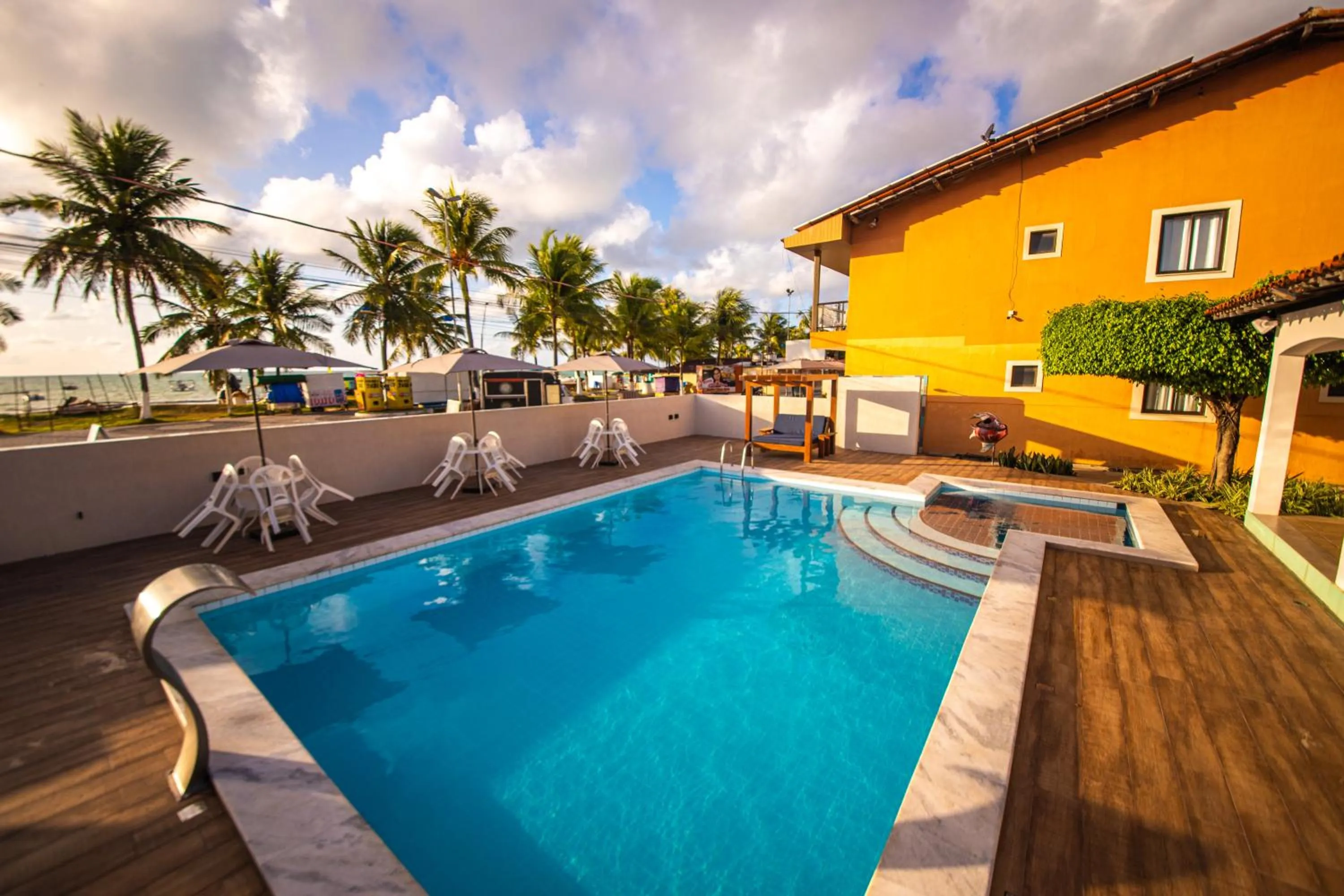 Swimming pool in Pousada Mariluz