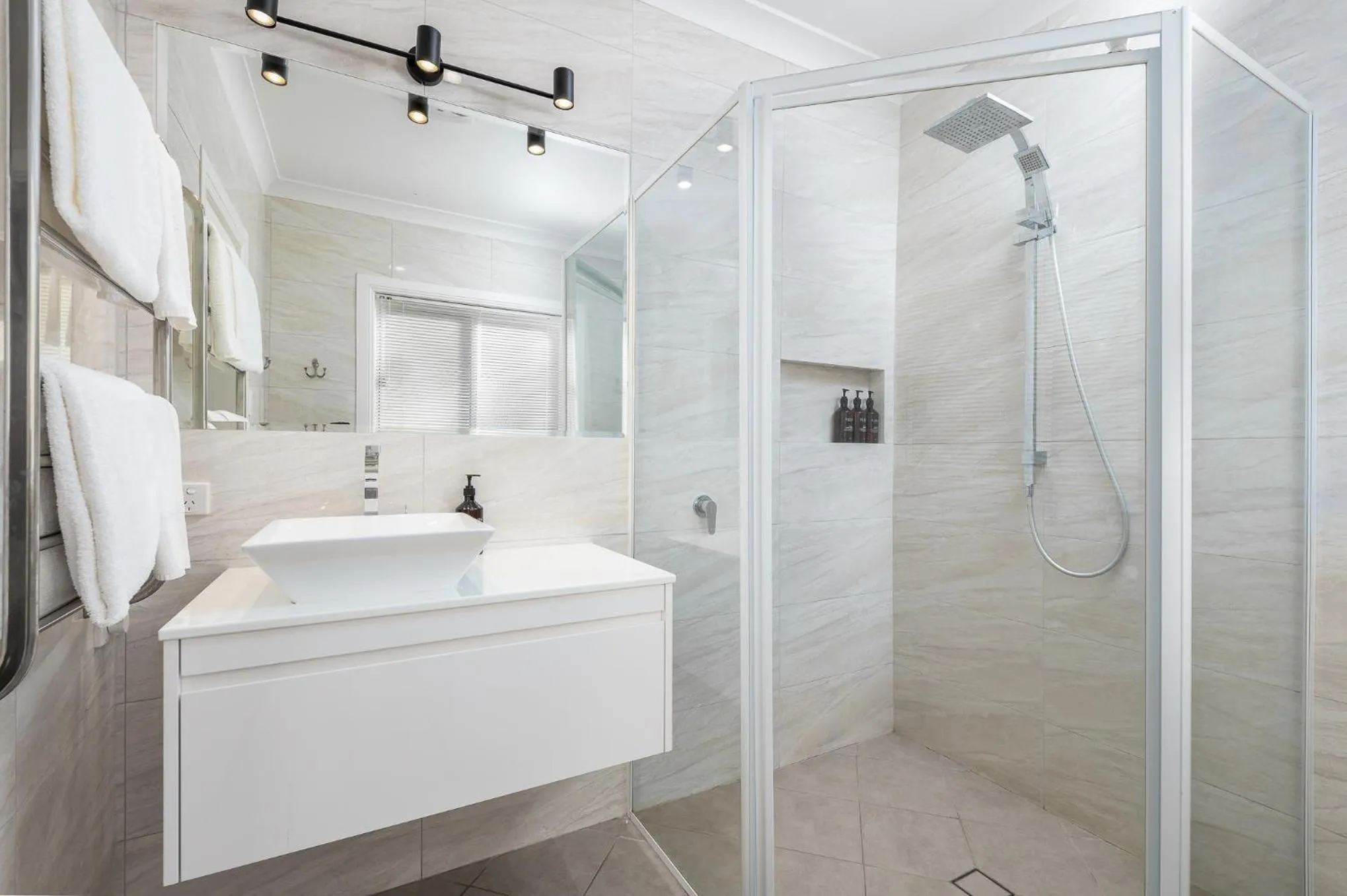 Shower in Moore Park Inn