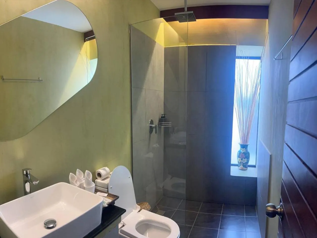 Shower in Baahu Villa