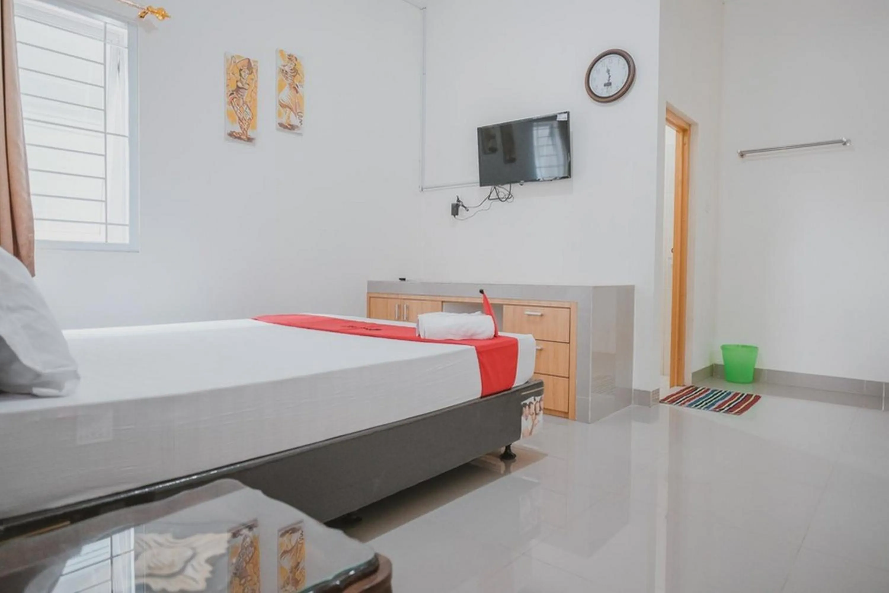 Bedroom, Bed in RedDoorz Syariah near Pahoman Lampung