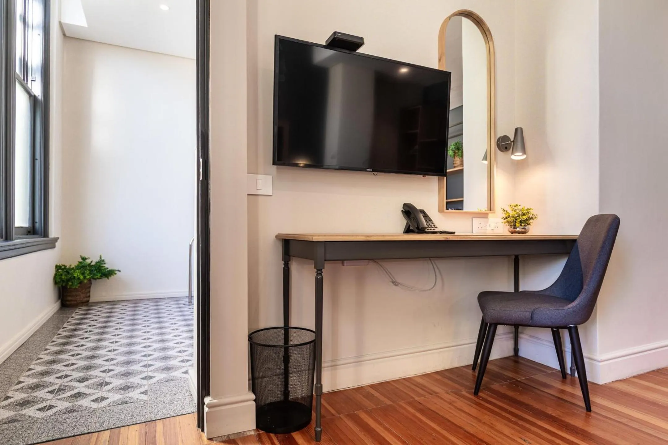 TV and multimedia in Old Bank Hotel - Lion Roars Hotels & Lodges