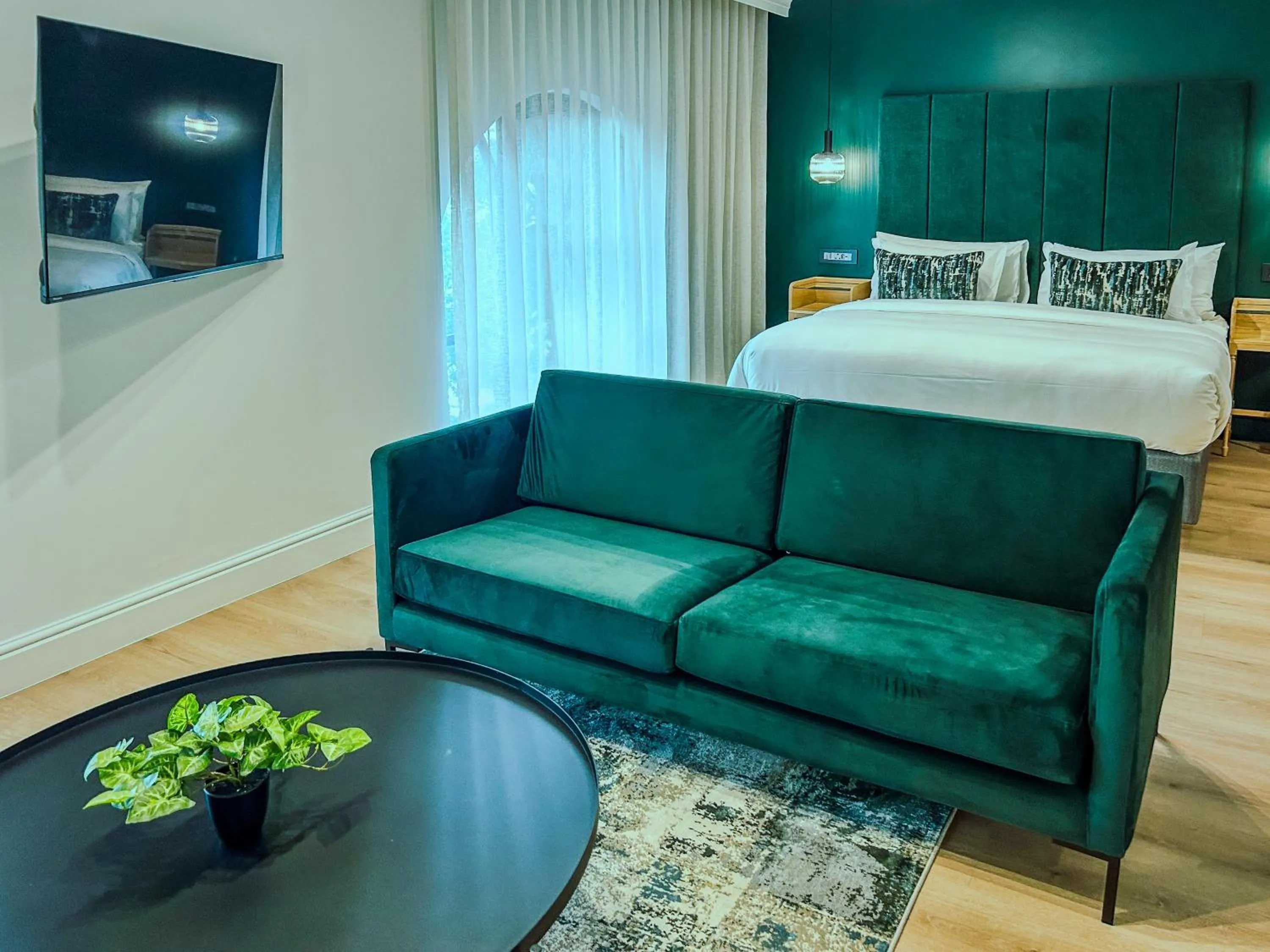 Bed in Old Bank Hotel - Lion Roars Hotels & Lodges