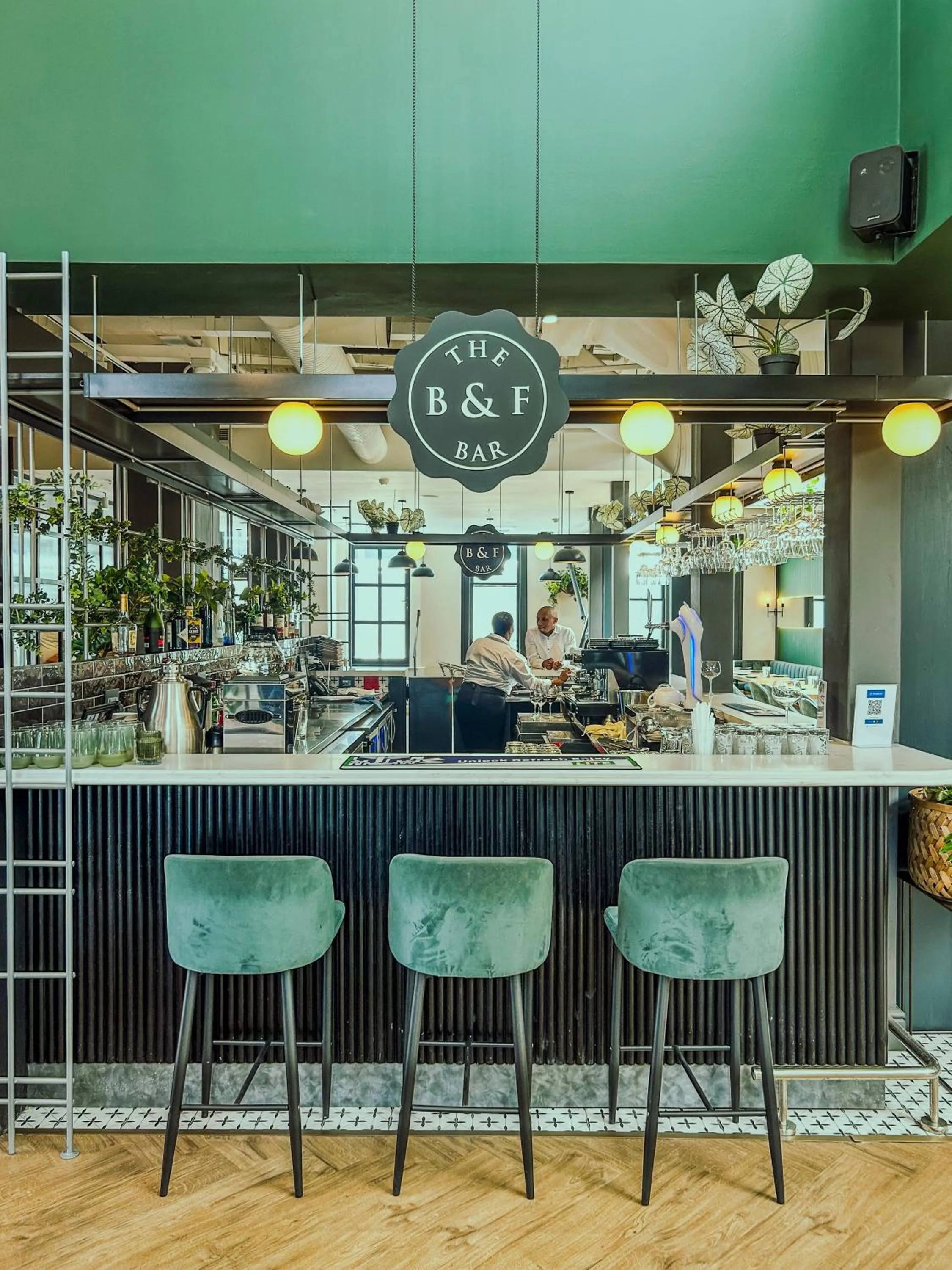 Lounge or bar in Old Bank Hotel - Lion Roars Hotels & Lodges