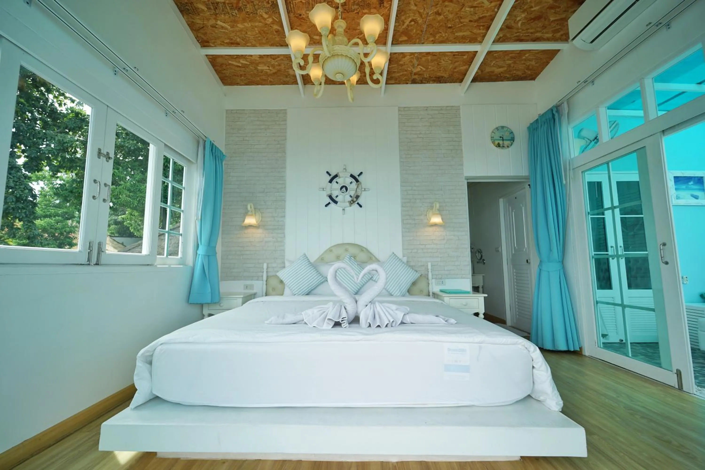 Bed in DD Hut Koh Tao