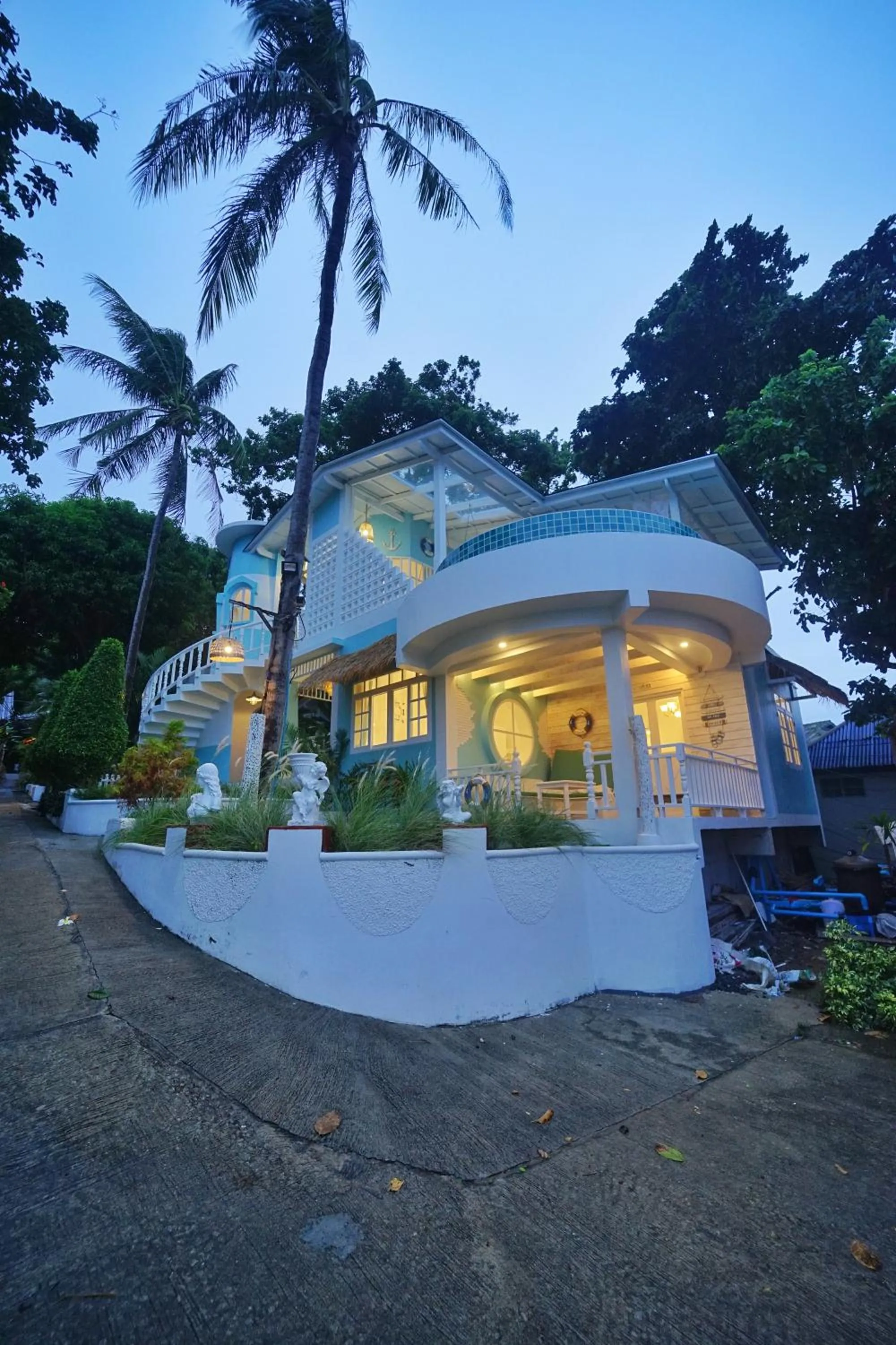 Property building in DD Hut Koh Tao