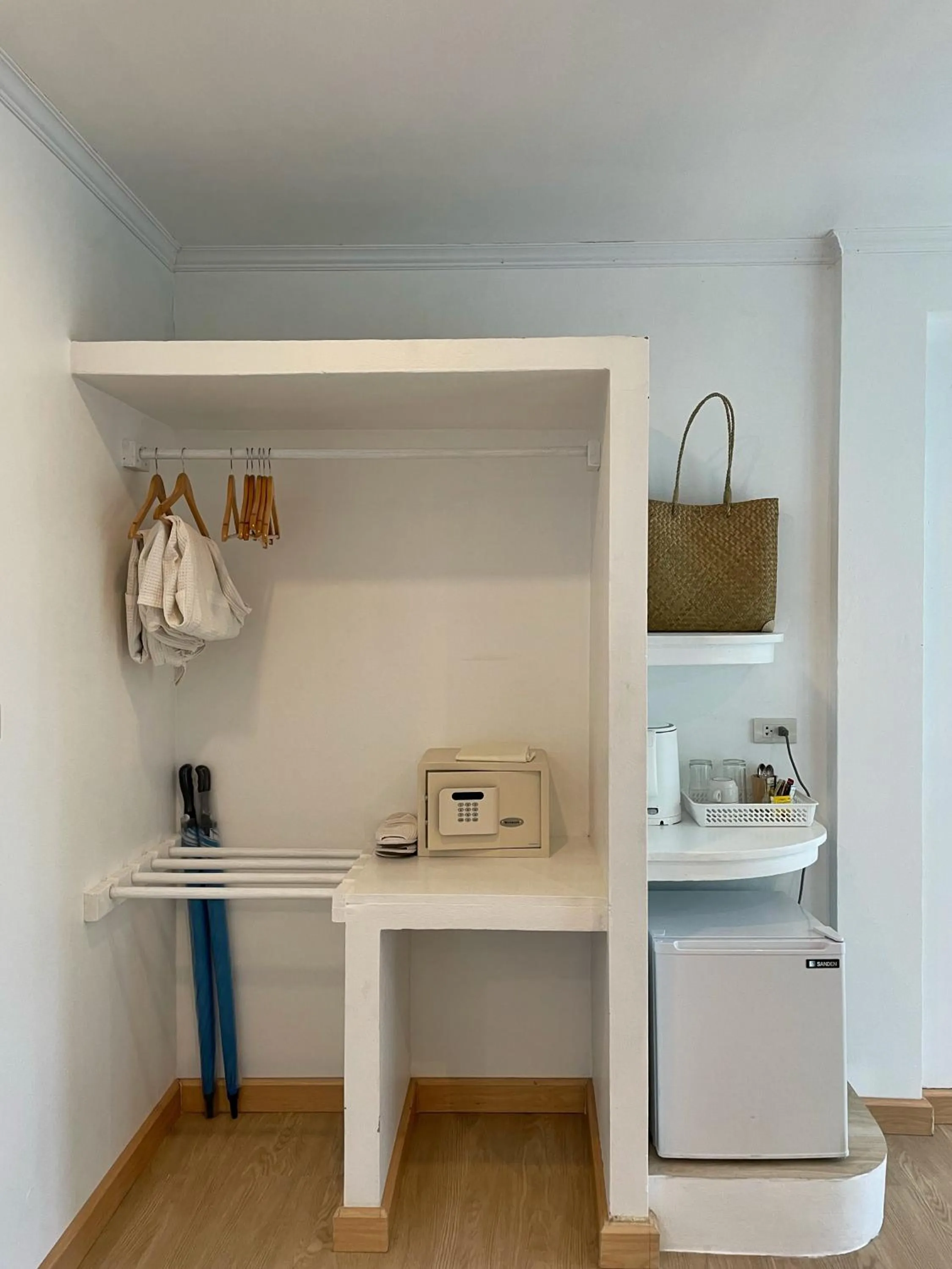 Area and facilities in DD Hut Koh Tao